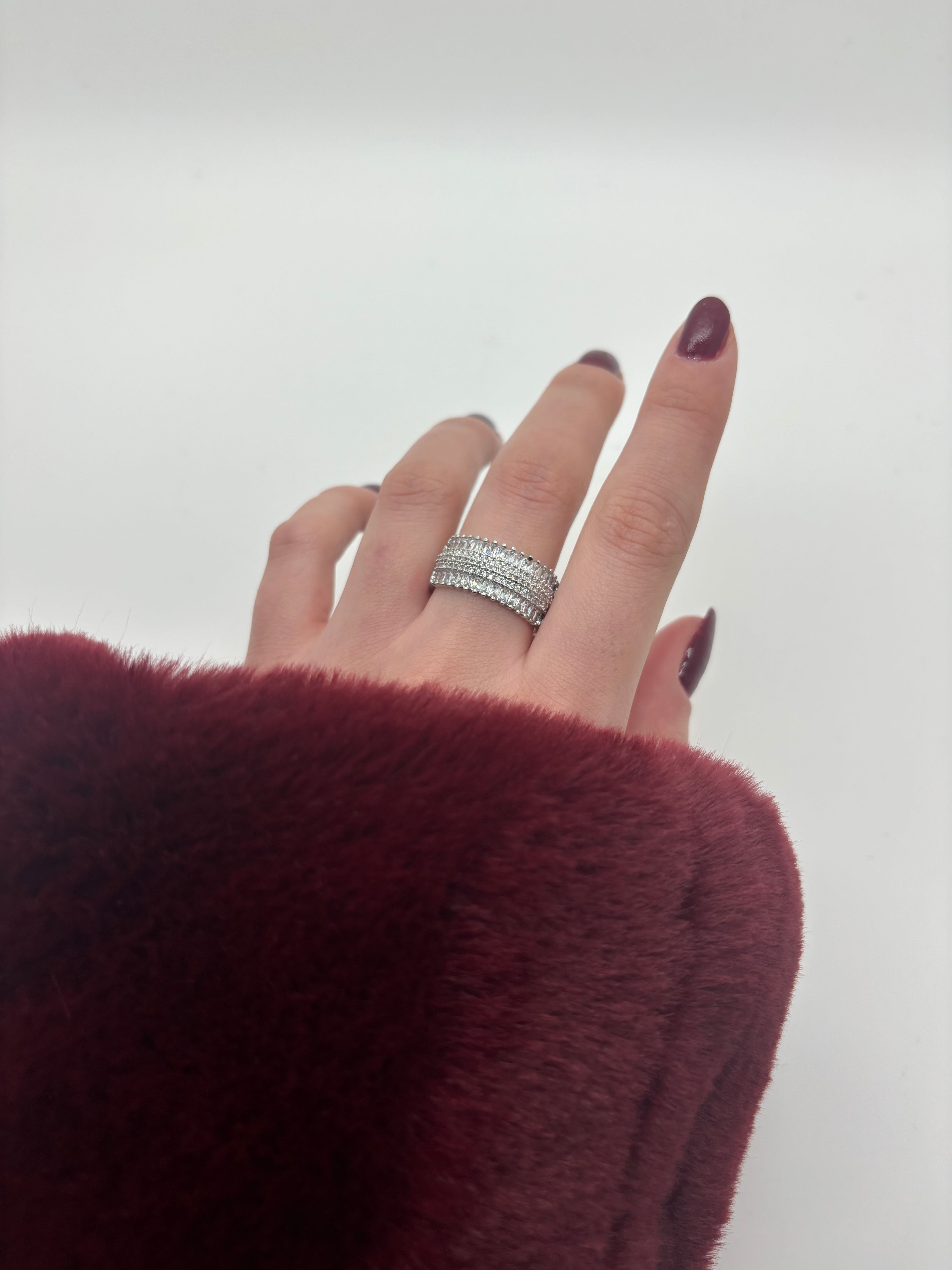 Thick baguette ring band