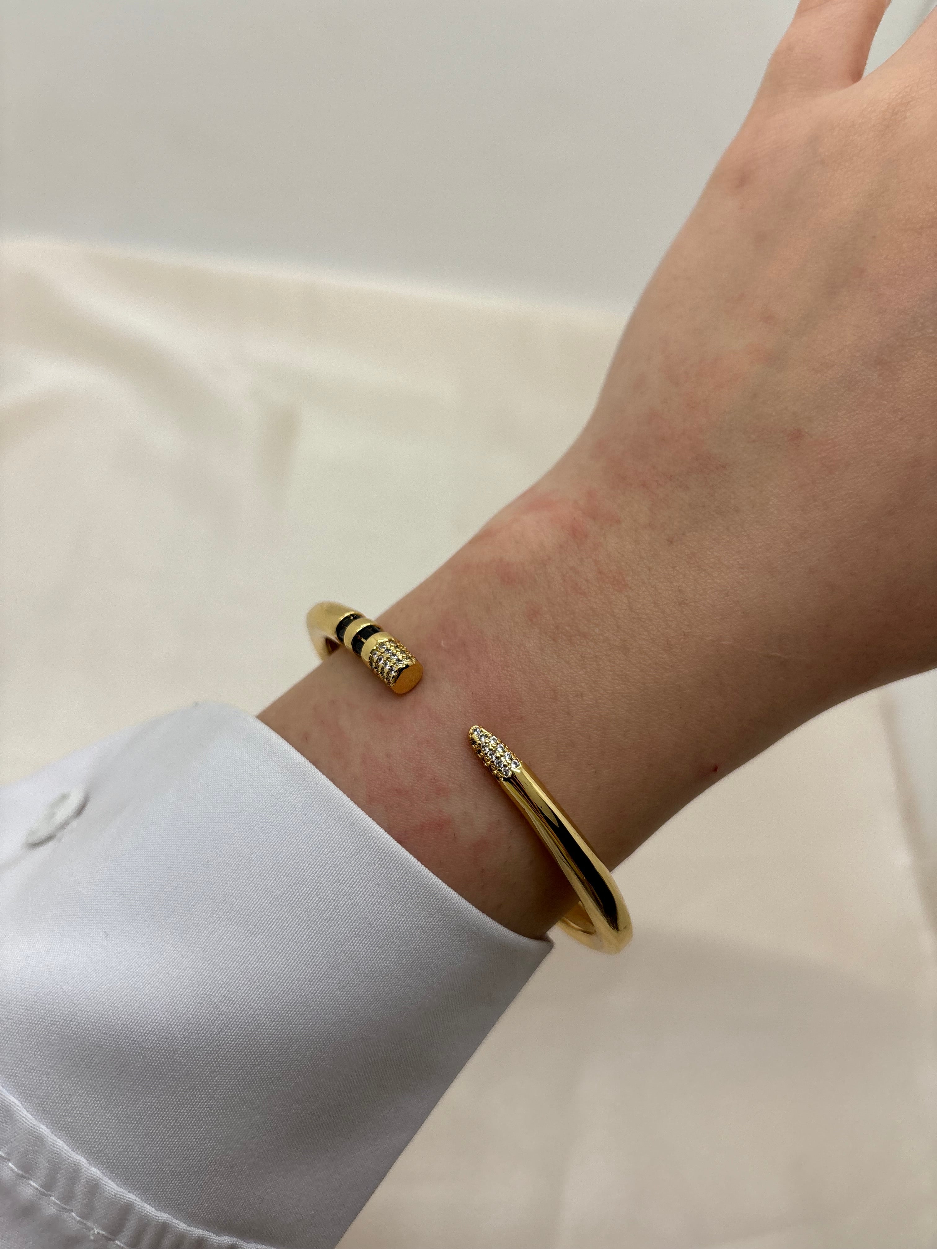 Pin colorful bangle