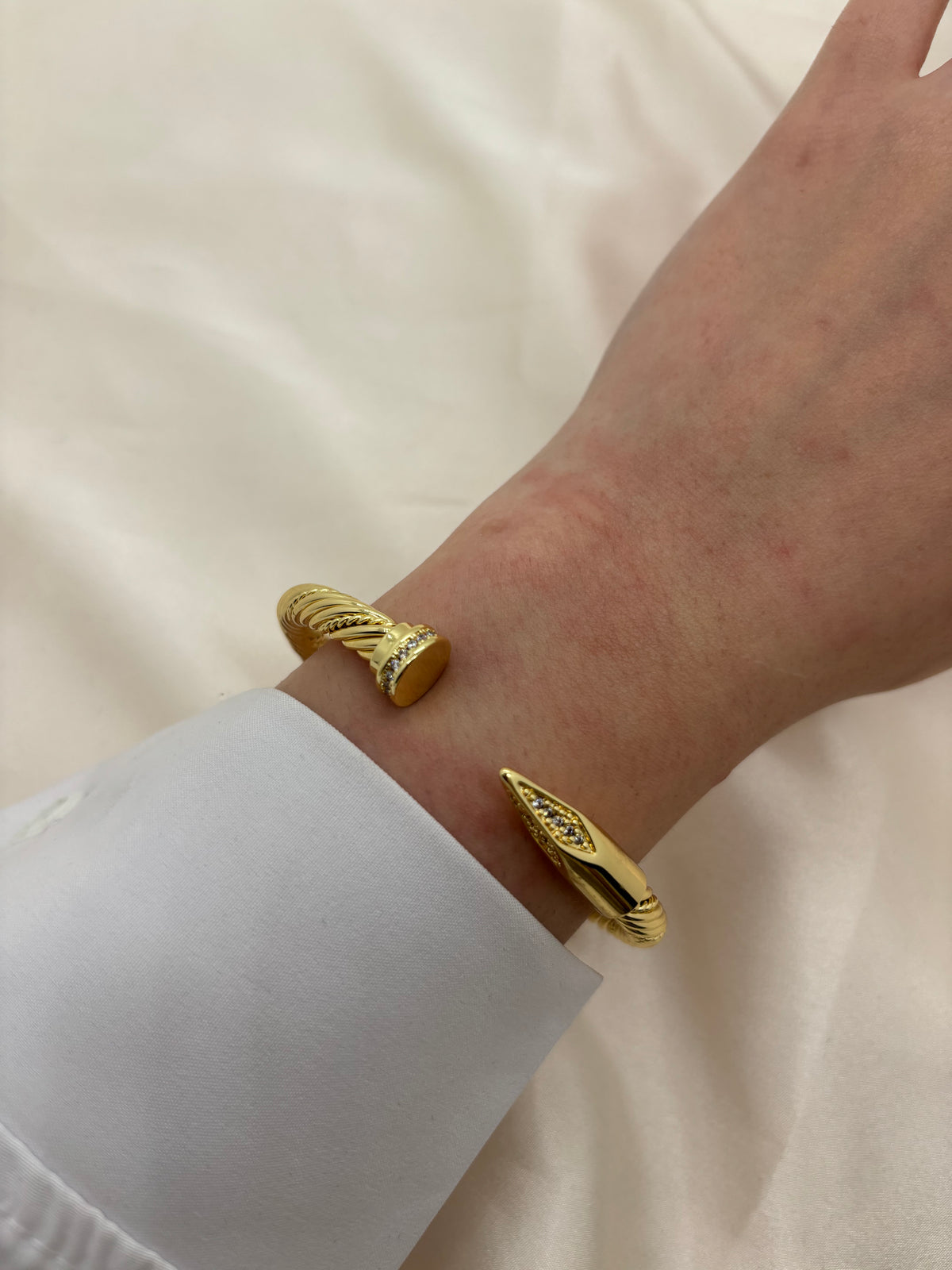 Arrow zircon bangle