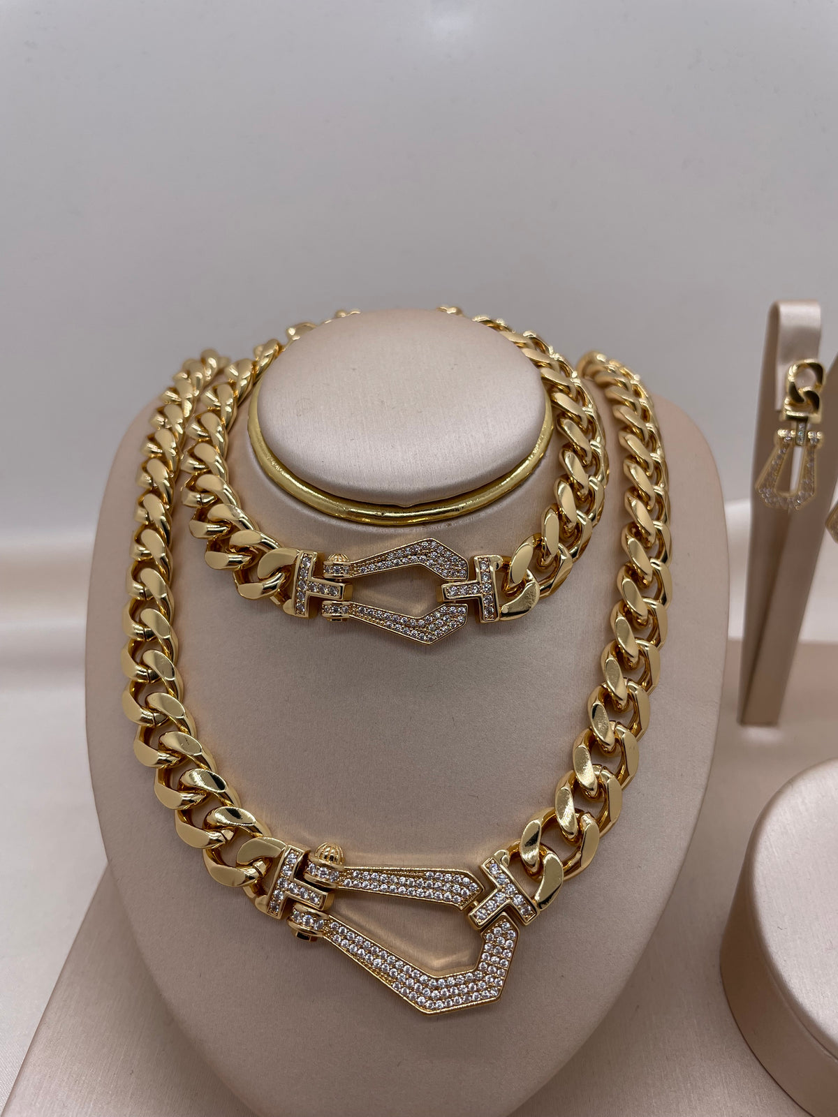 Zircon Chain Set
