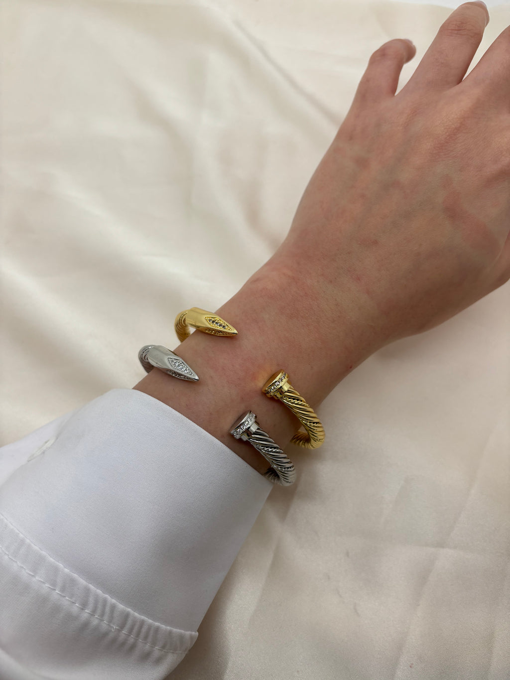 Arrow zircon bangle