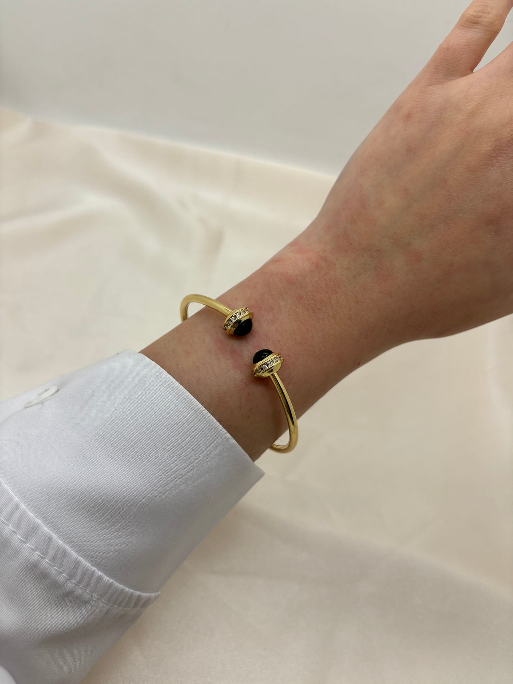 Colorful rounded bangle