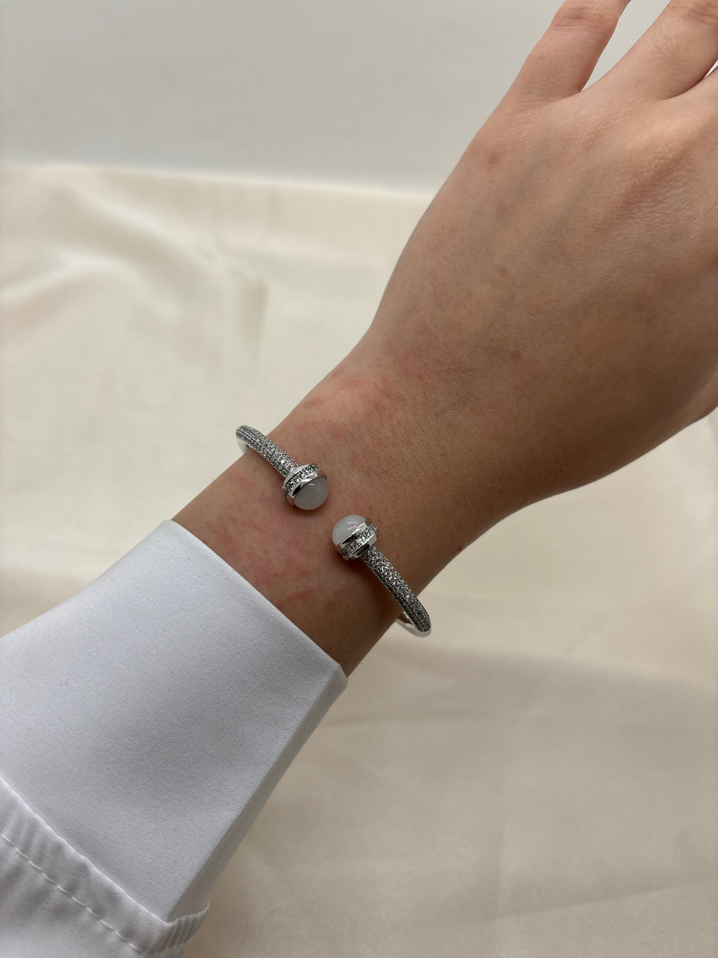 Silver colorful round bangle