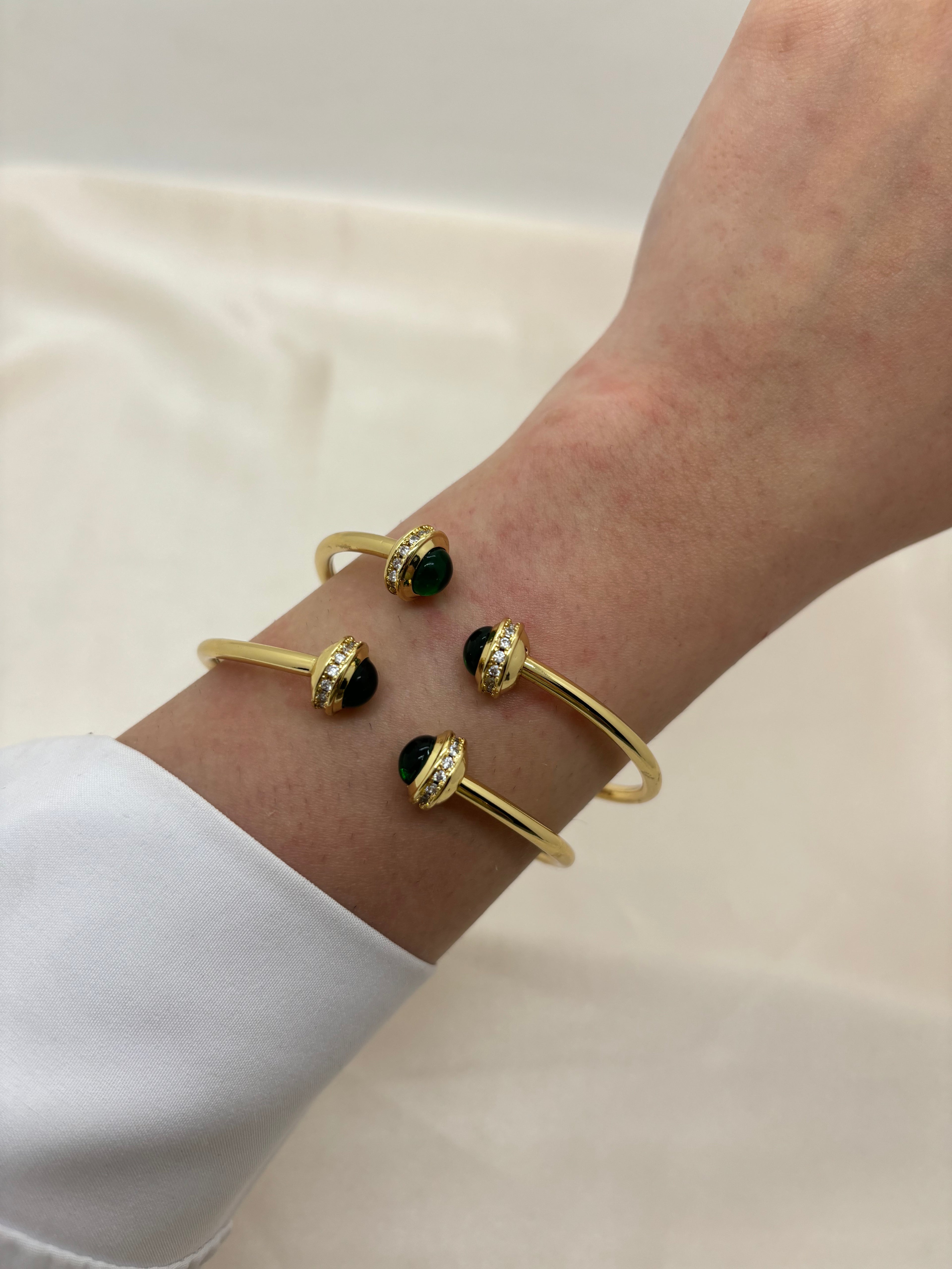 Colorful rounded bangle