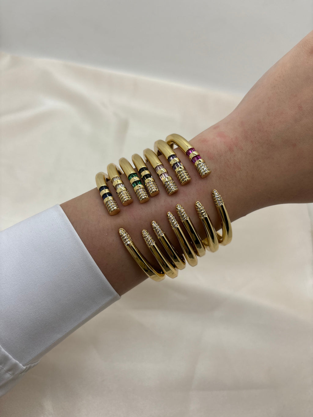 Pin colorful bangle
