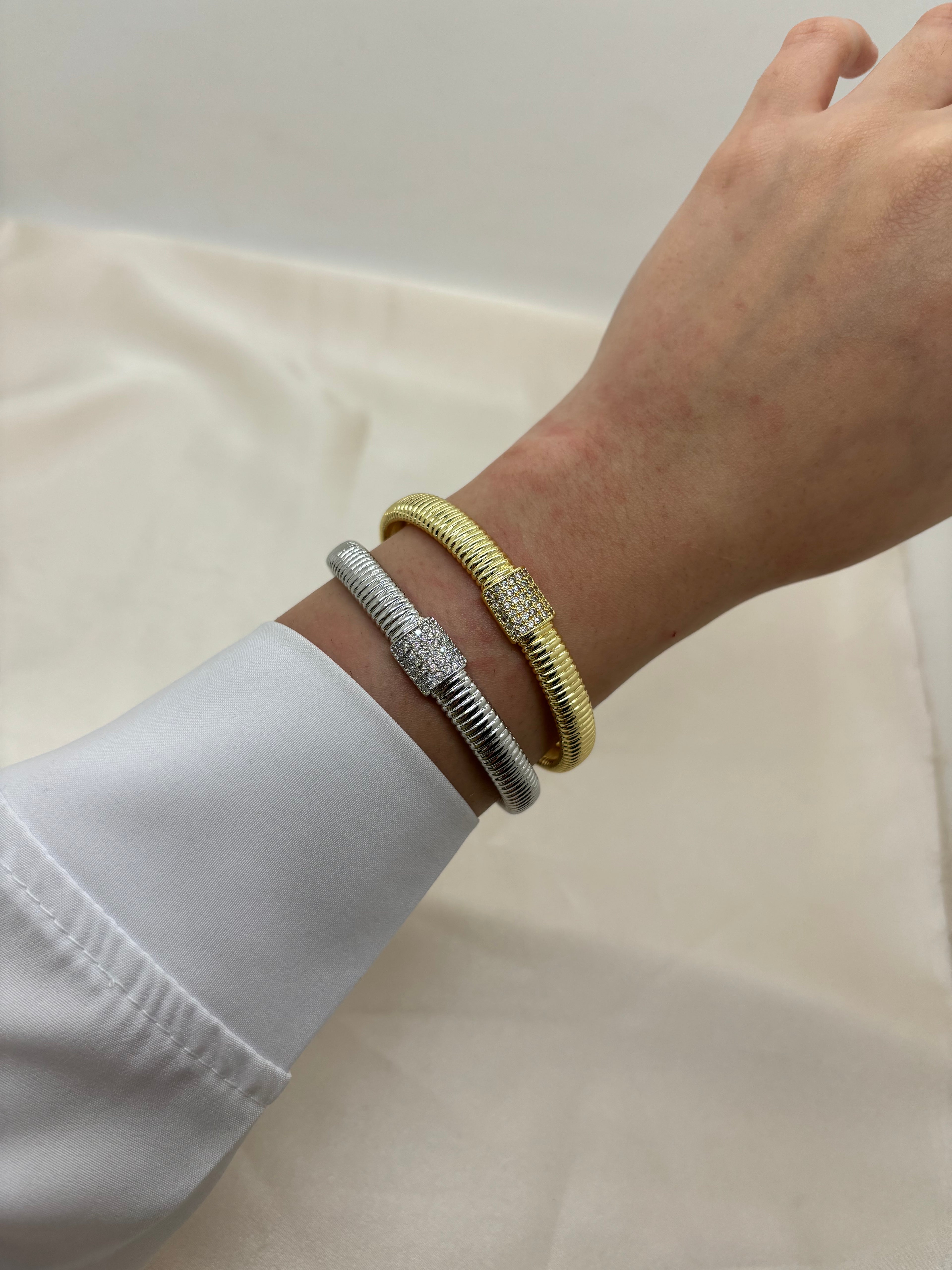 Simple zircon bangle