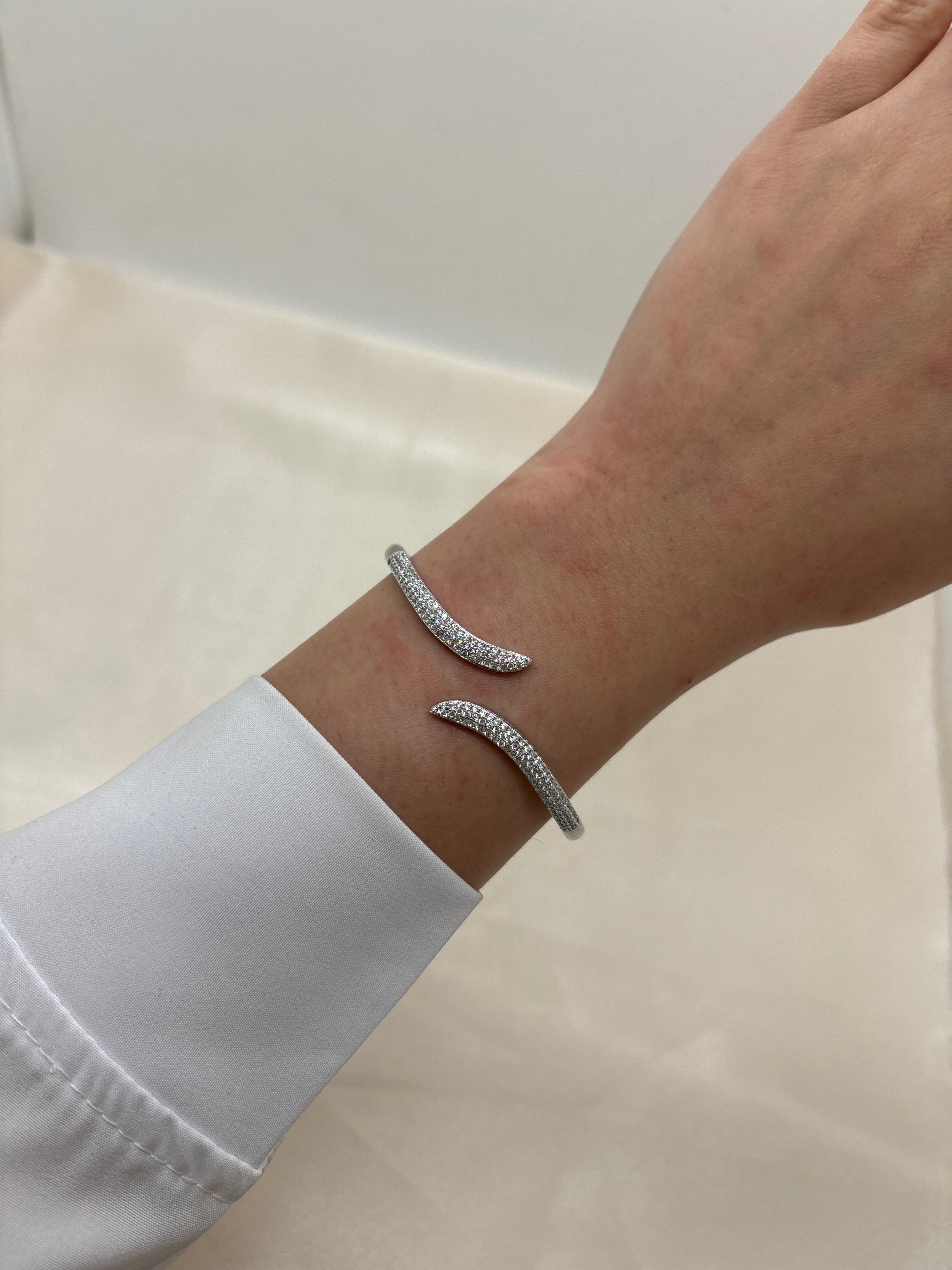 Wavy snake bangle