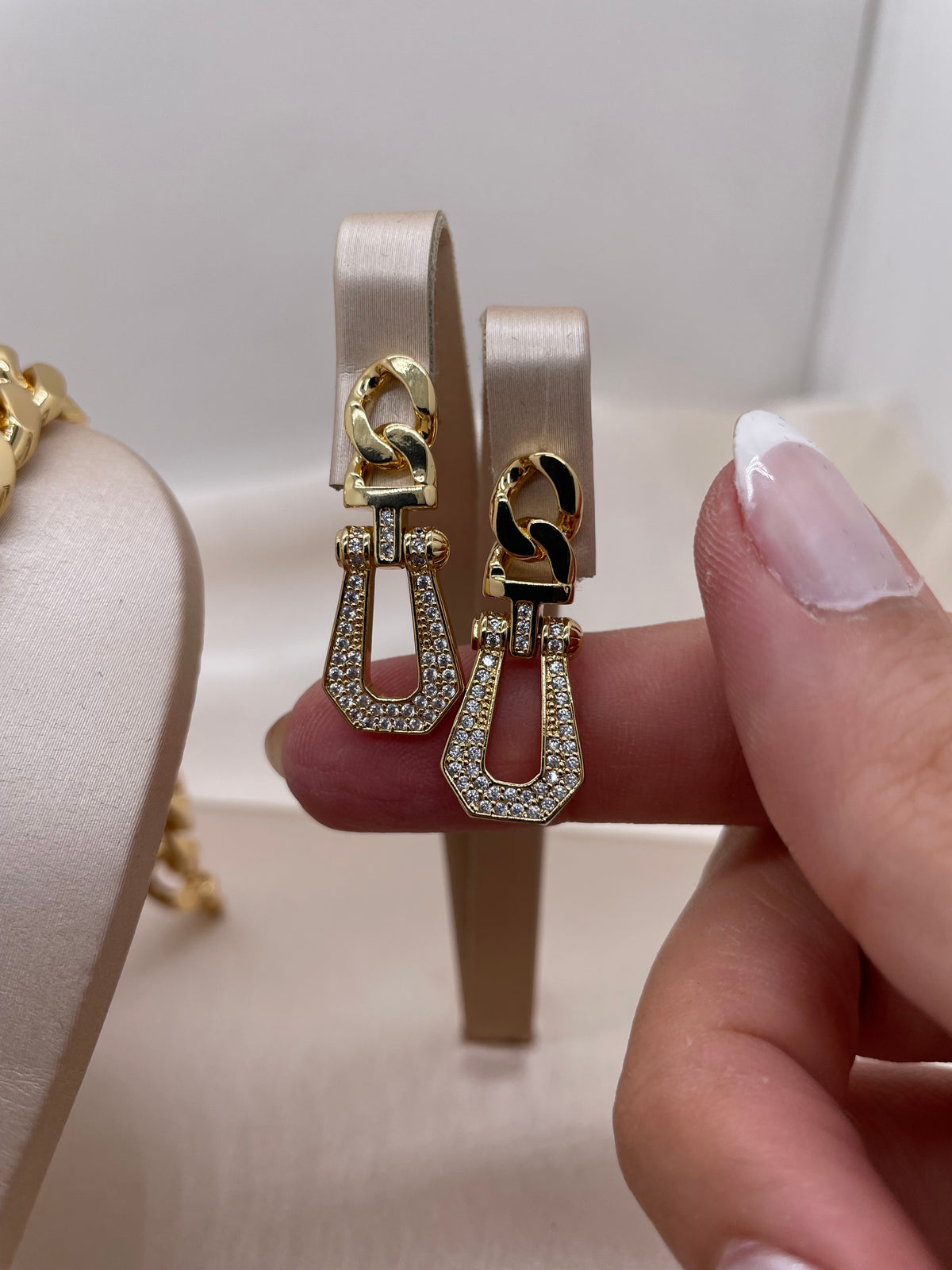 Zircon Chain Set