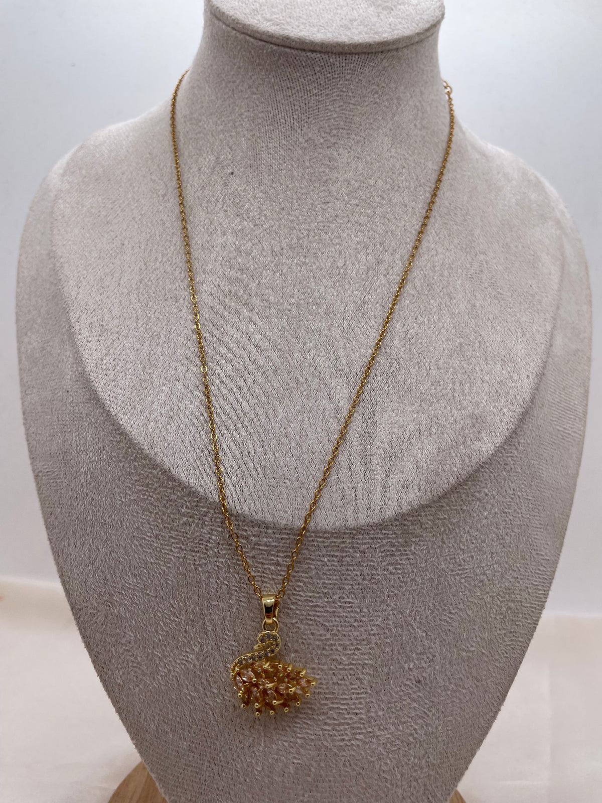 Glam Swan Necklace 2