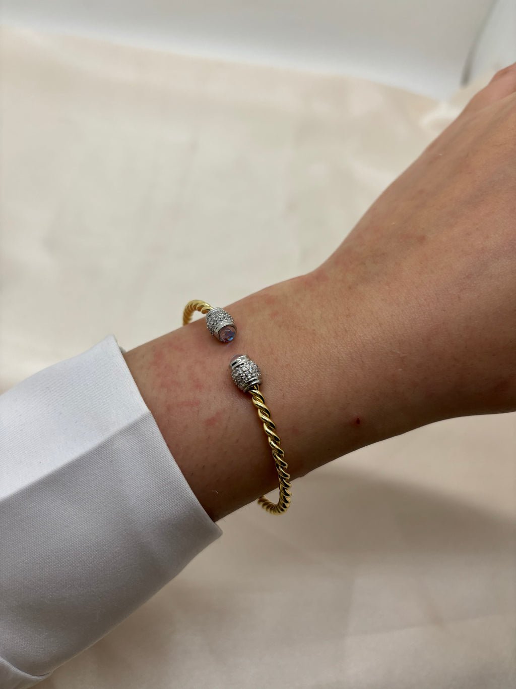 Minimal bangle
