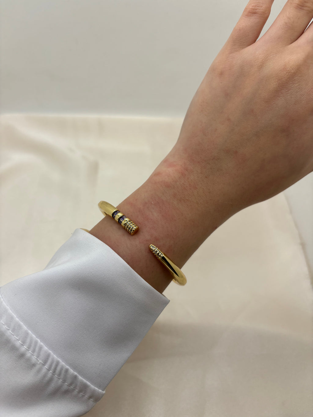 Pin colorful bangle