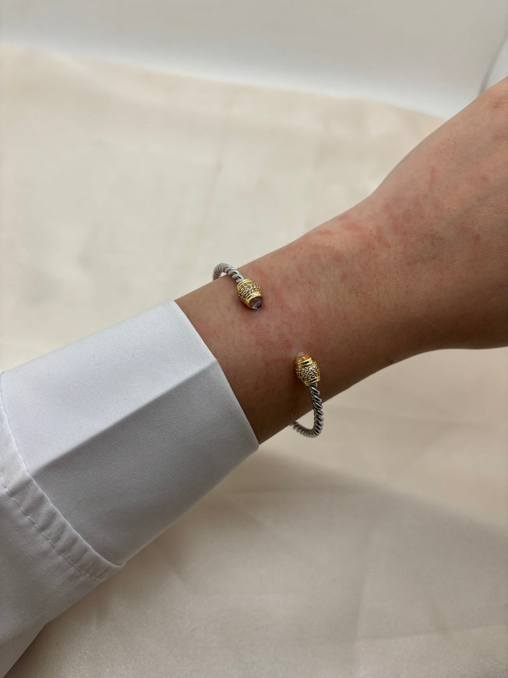 Minimal bangle