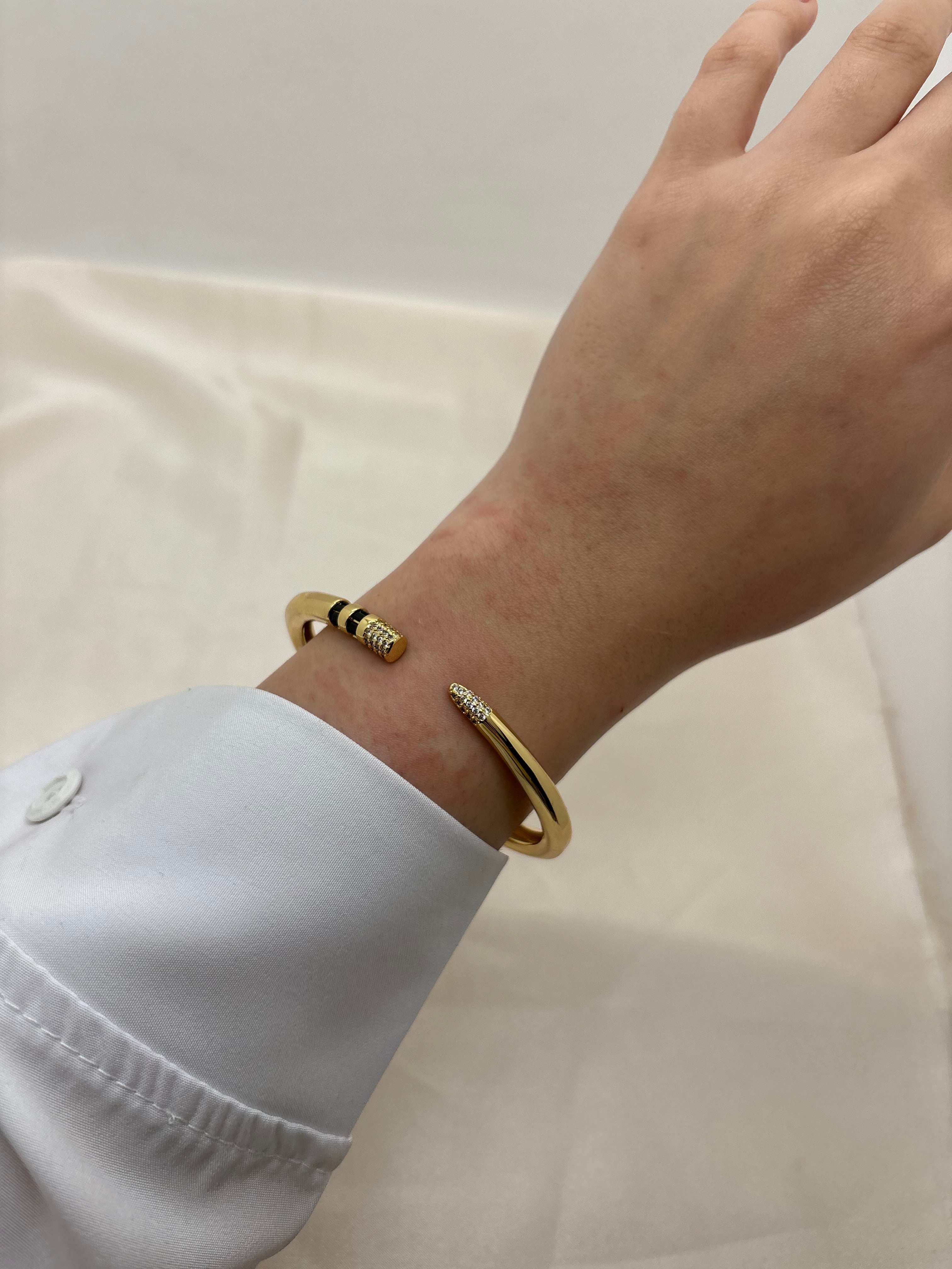 Pin colorful bangle