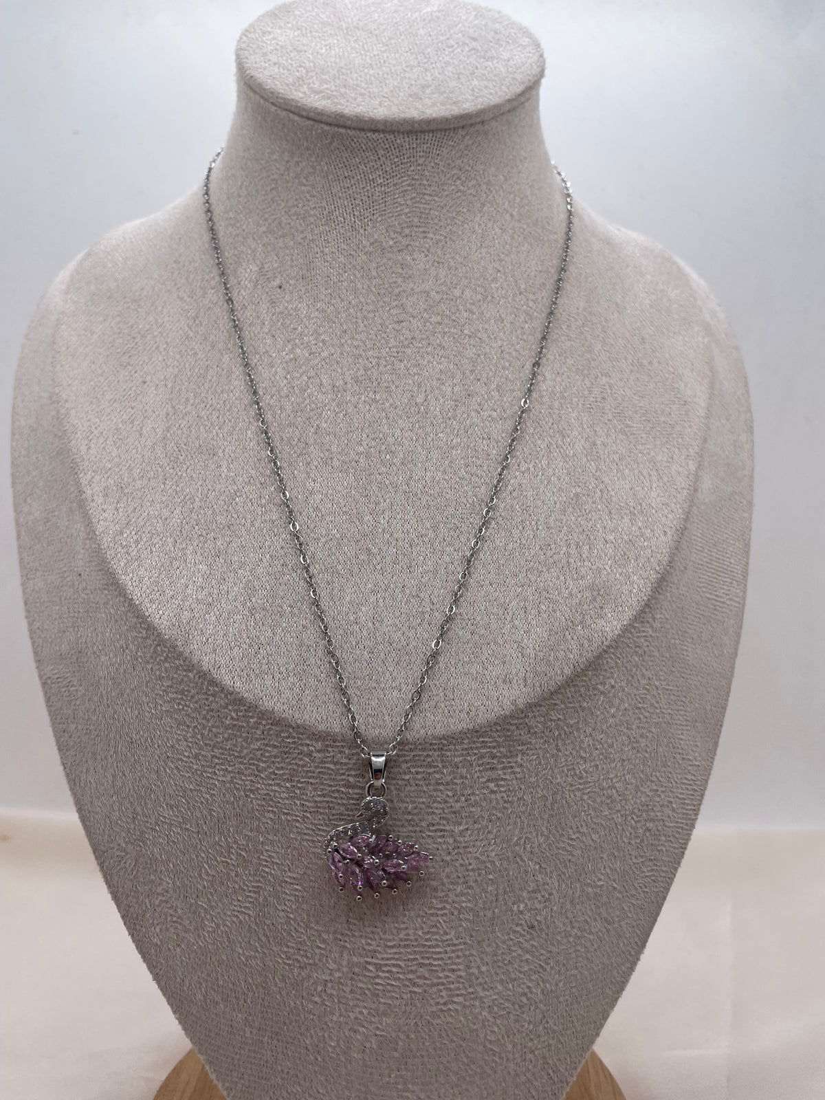 Glam Swan Necklace