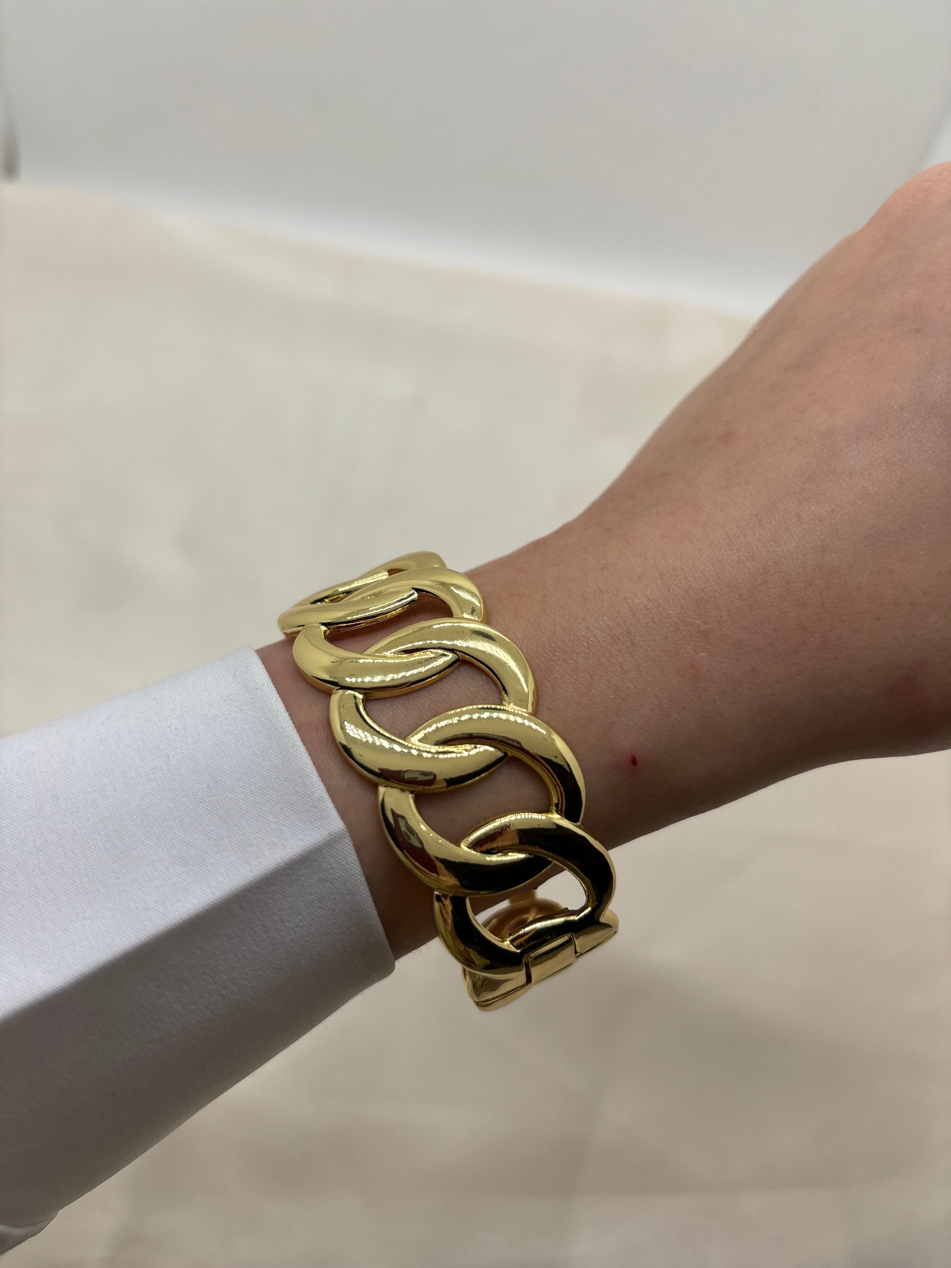 Wide chain bangle