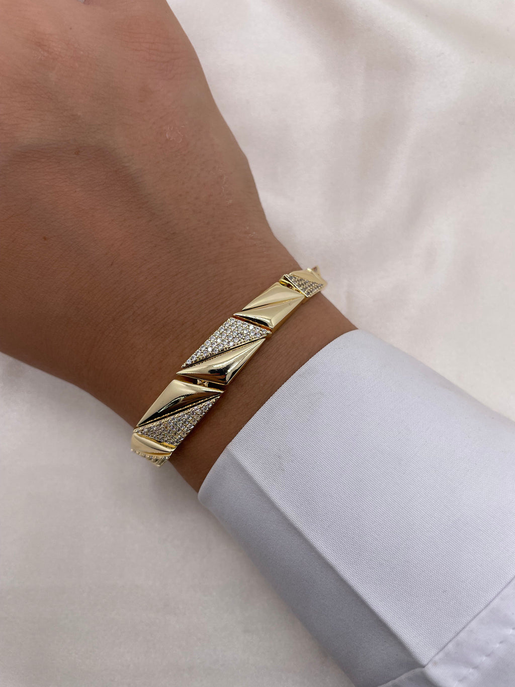 Minimal Bracelet 001