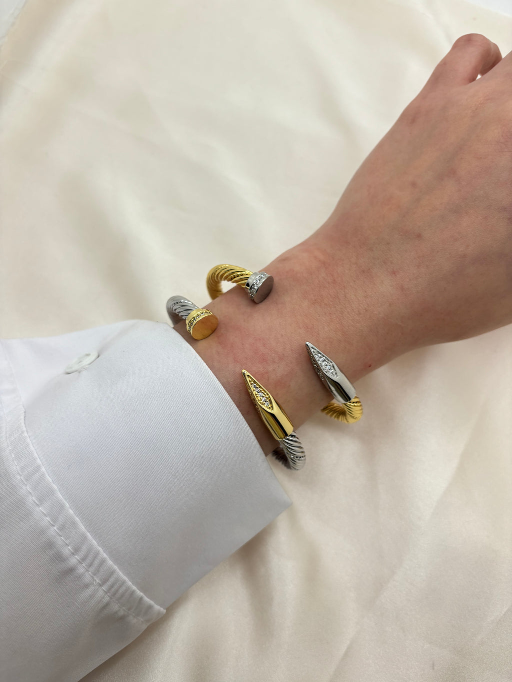 Arrow zircon bangle