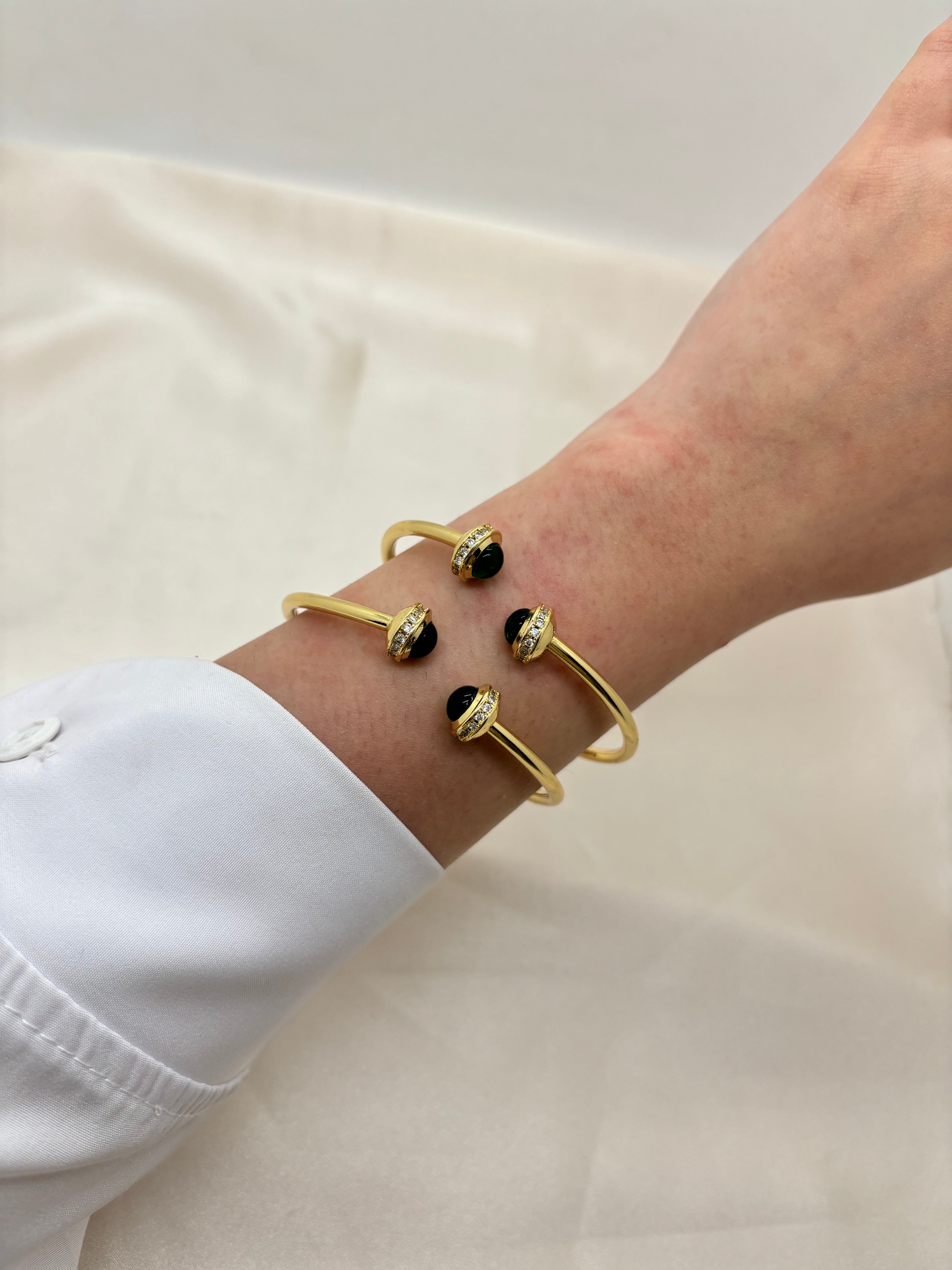 Colorful rounded bangle