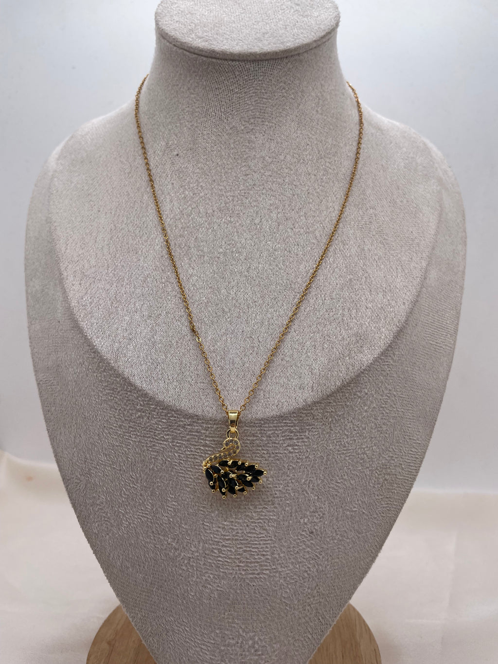 Glam Swan Necklace 2