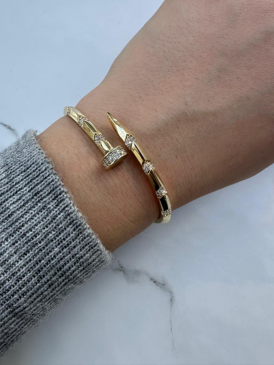 Cartier bangle v zircon