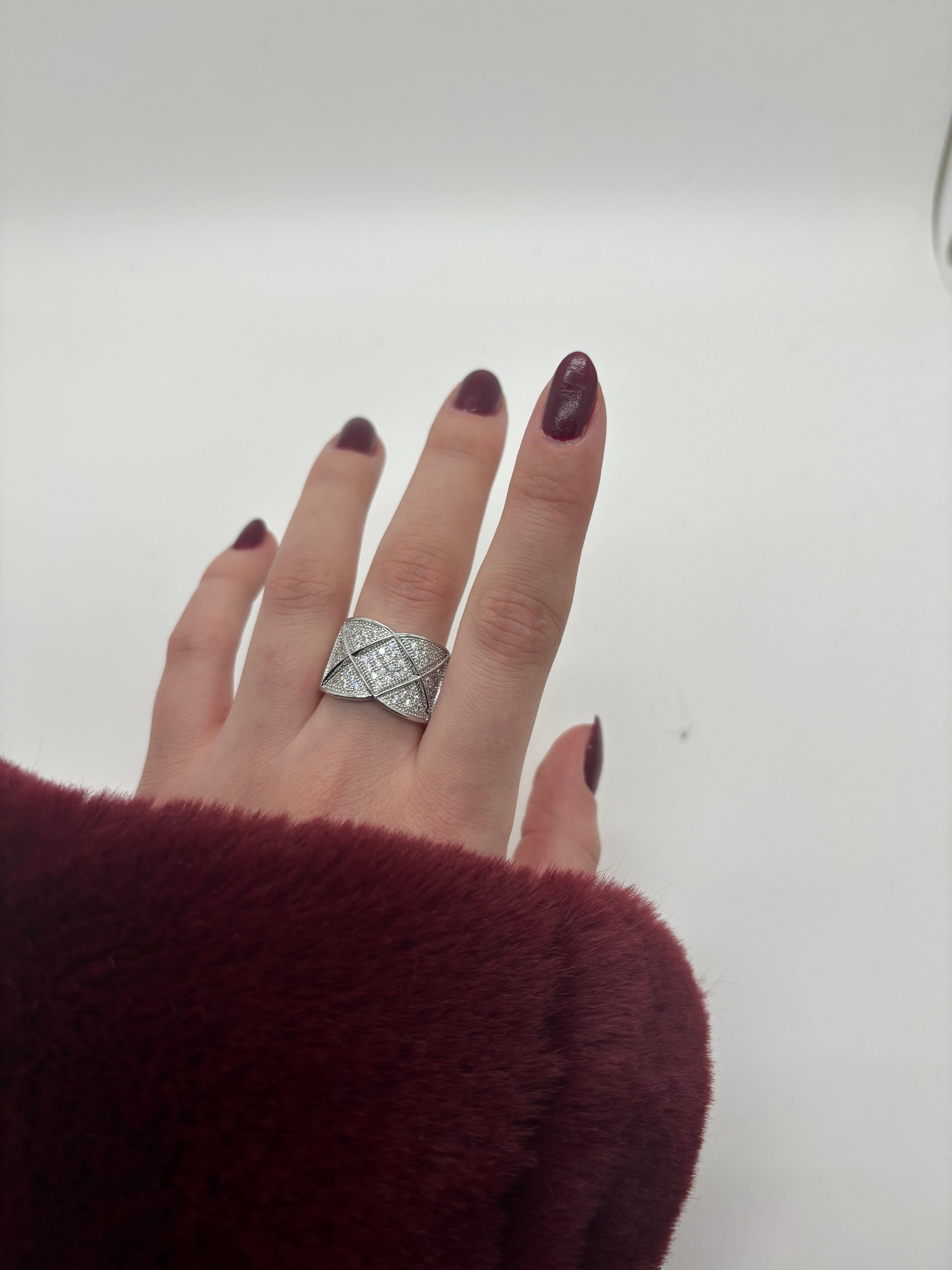 Chunky V silver ring