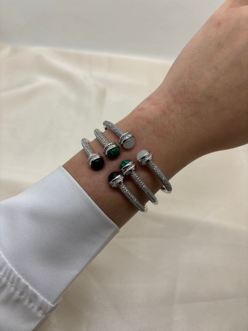 Silver colorful round bangle