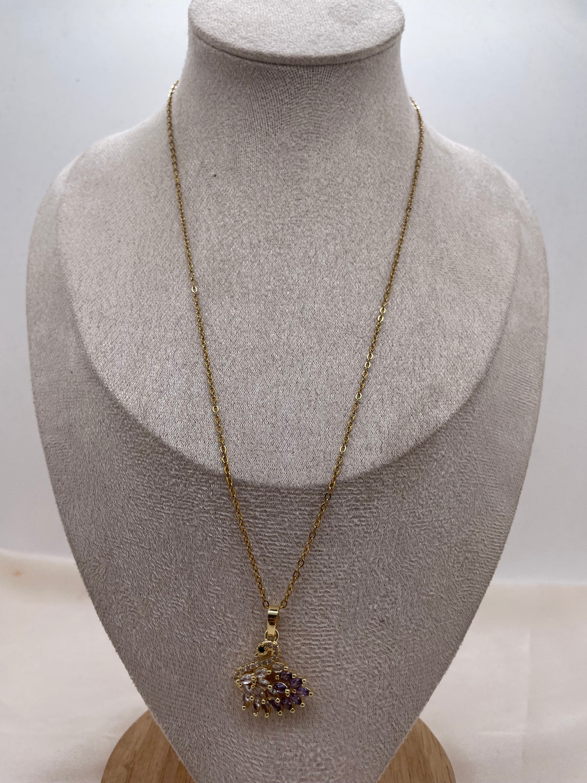 Glam Swan Necklace 2