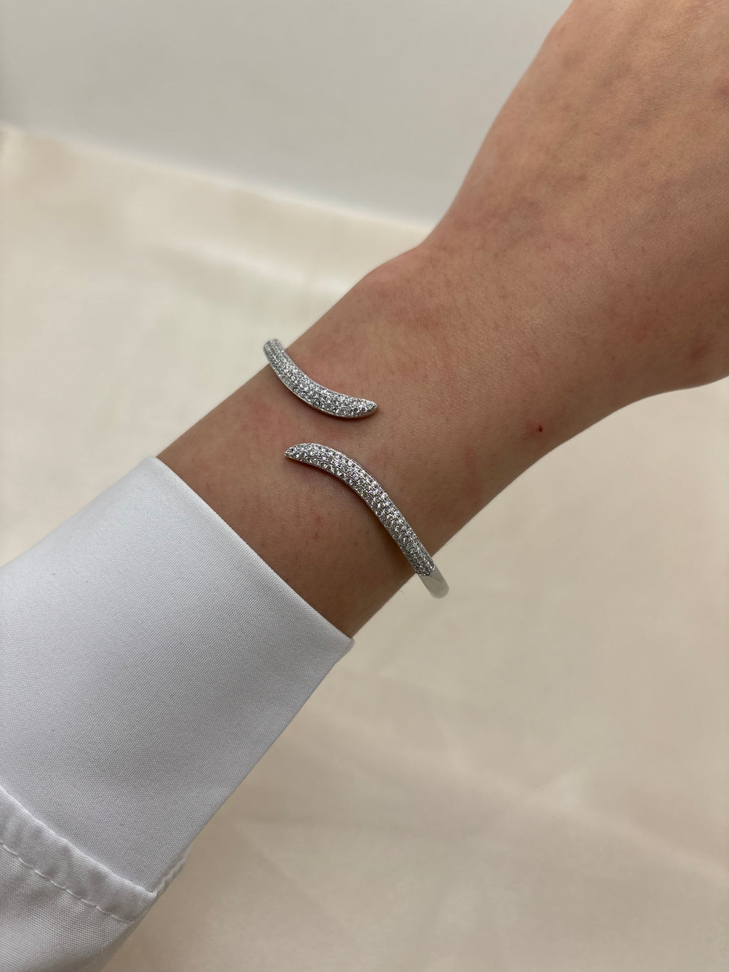 Wavy snake bangle