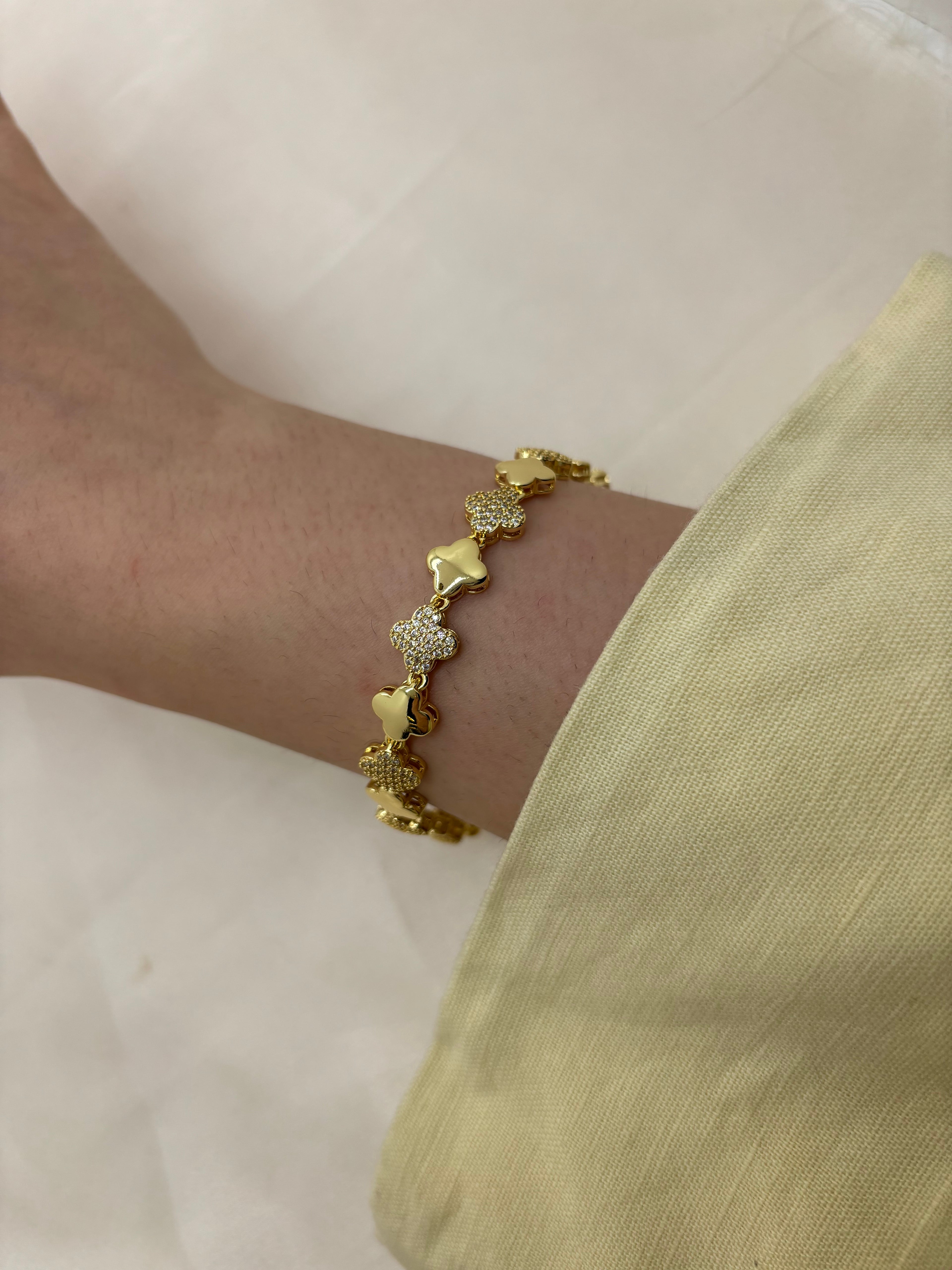 Flower shaped bracelet