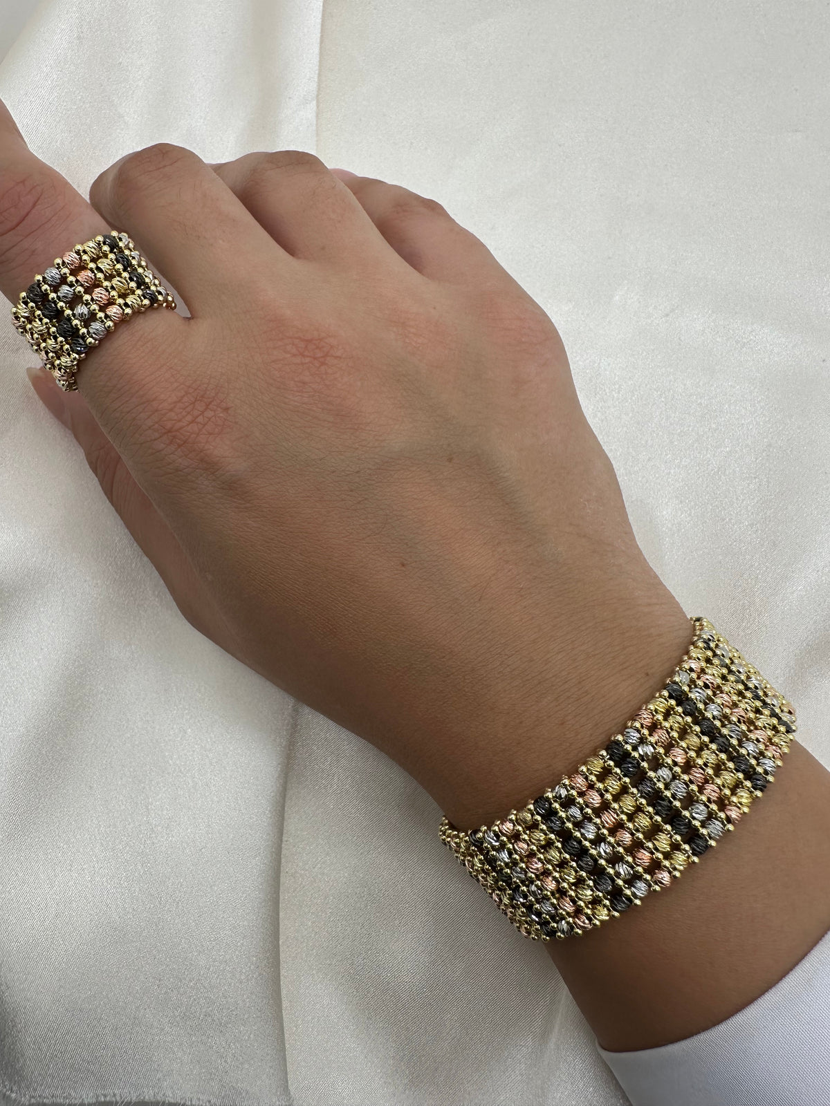 Colored Medium Sized Boulè Set