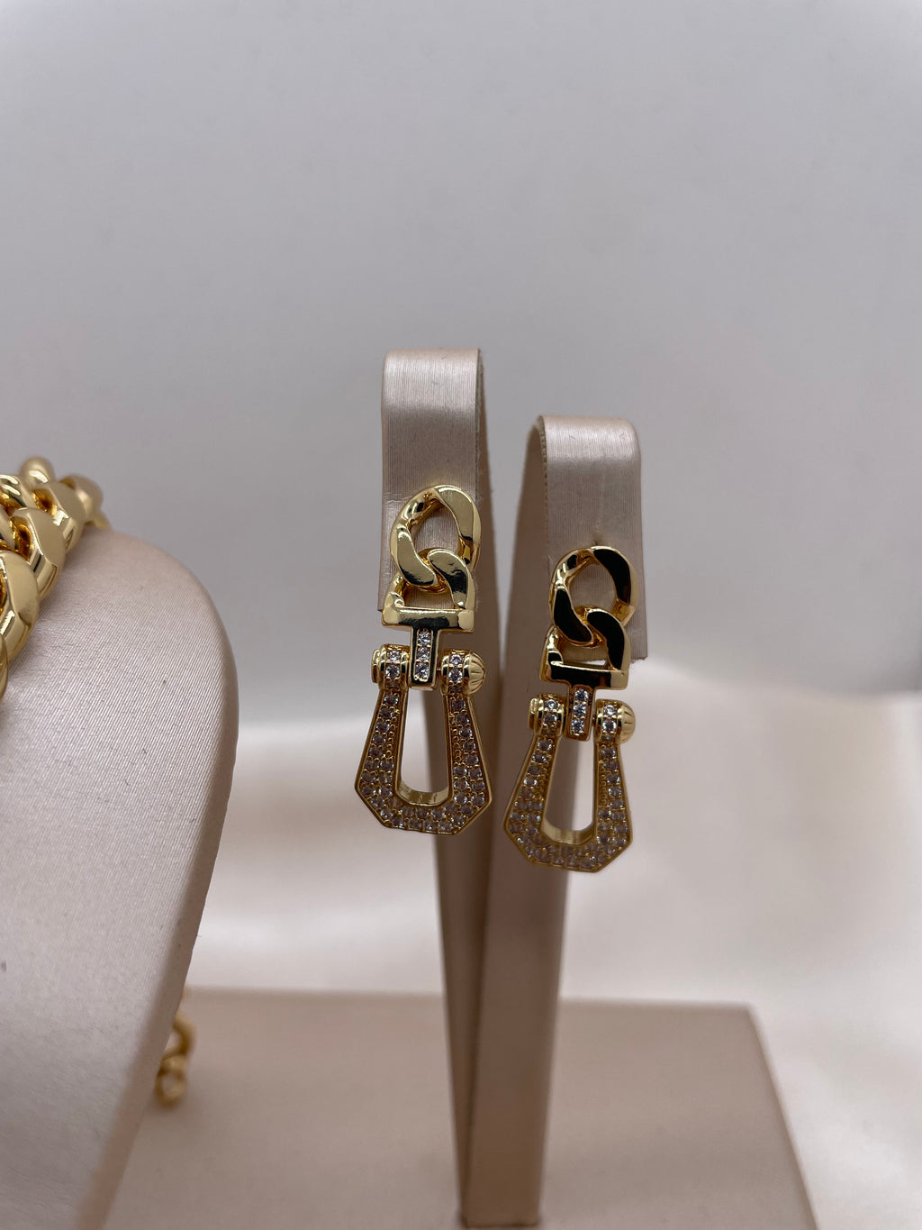 Zircon Chain Set