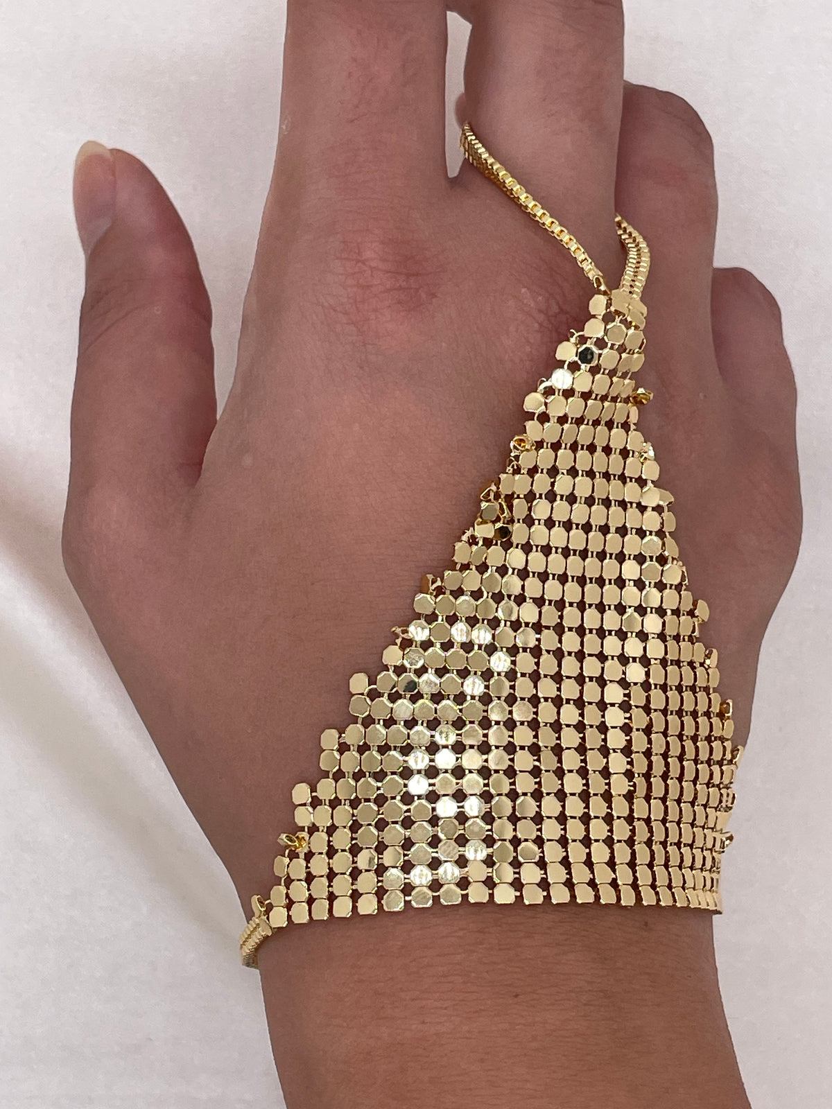 Hasira Hand Chain