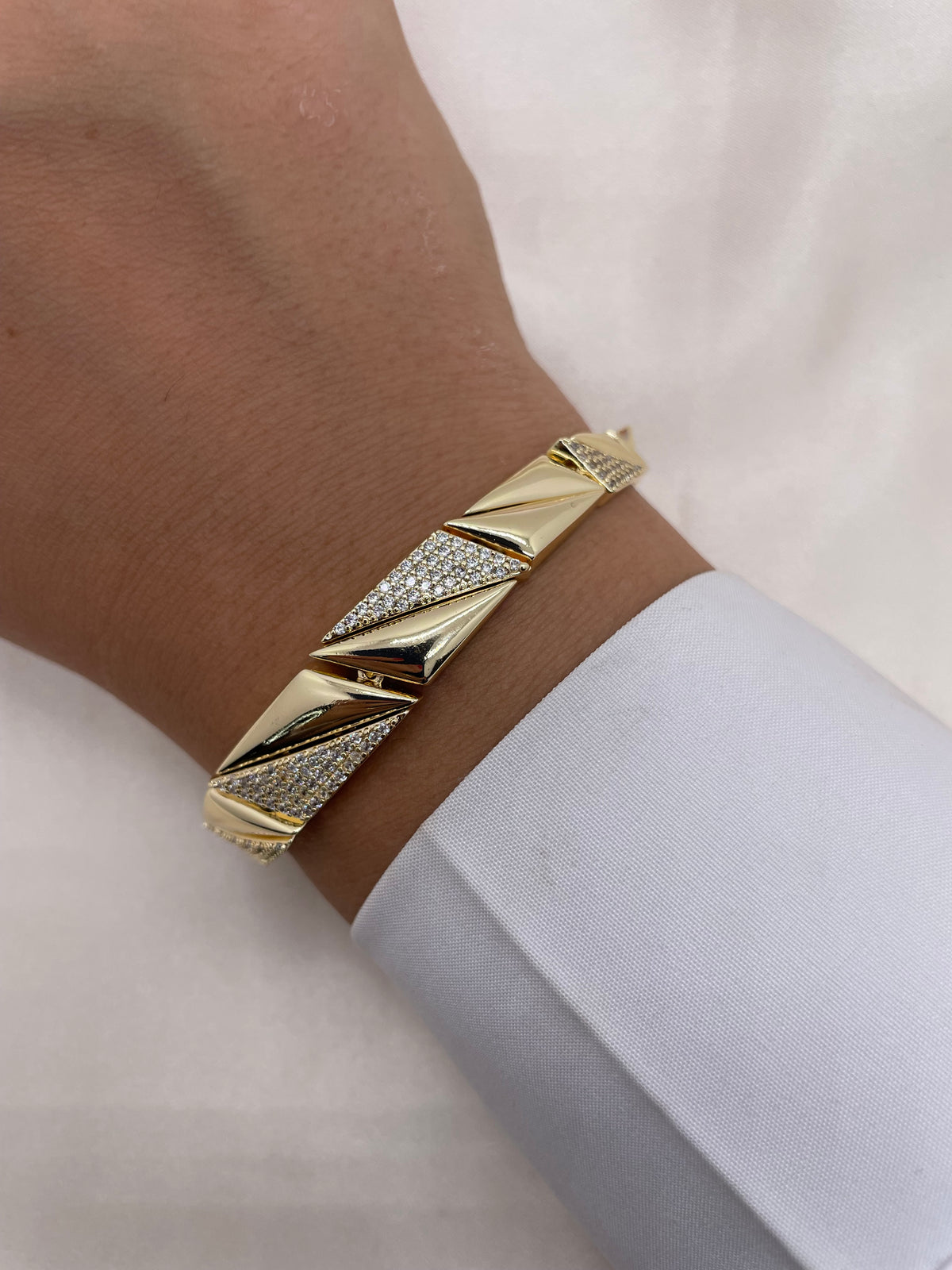 Minimal Bracelet 001
