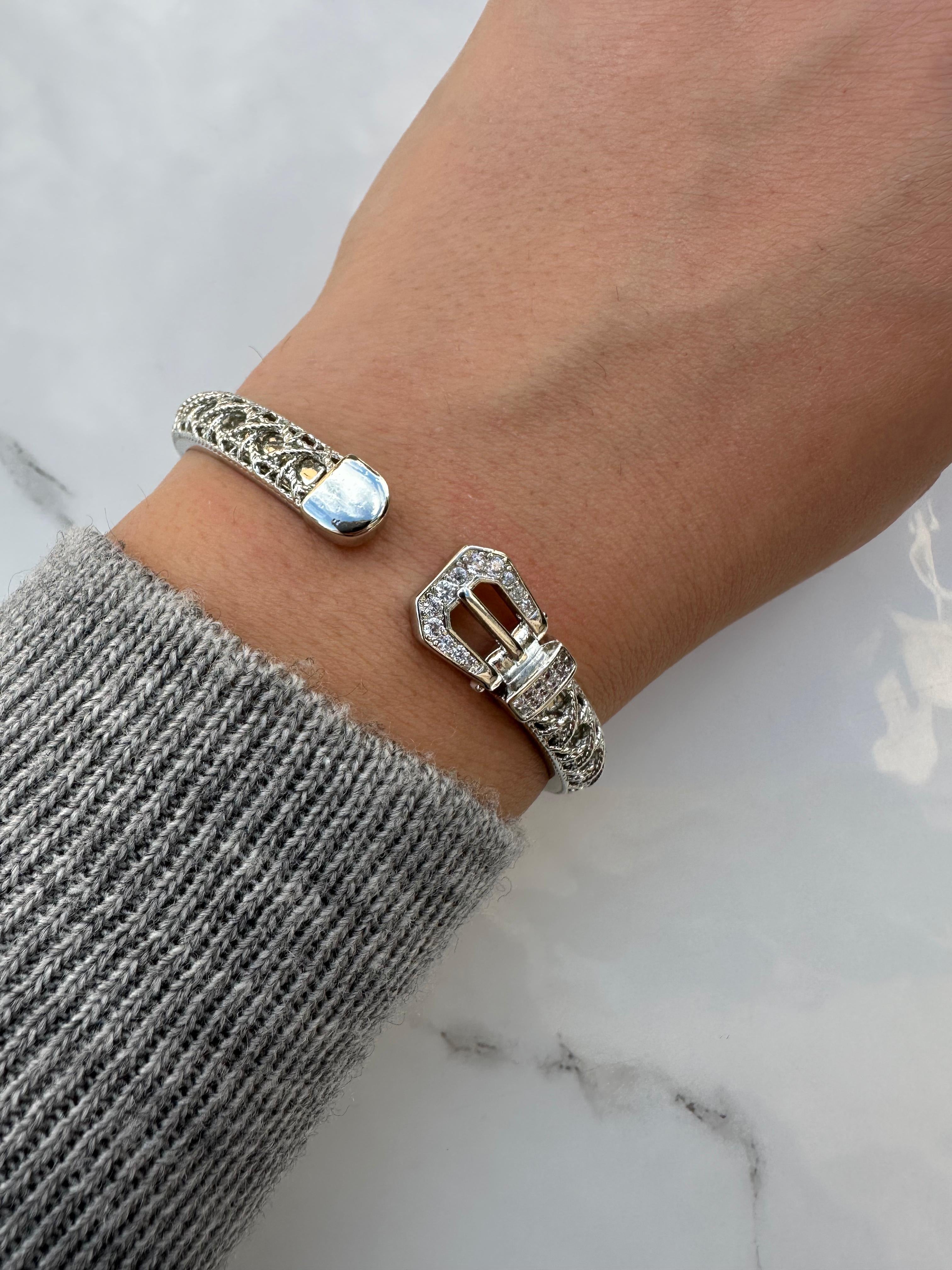 Belt like silver bangle