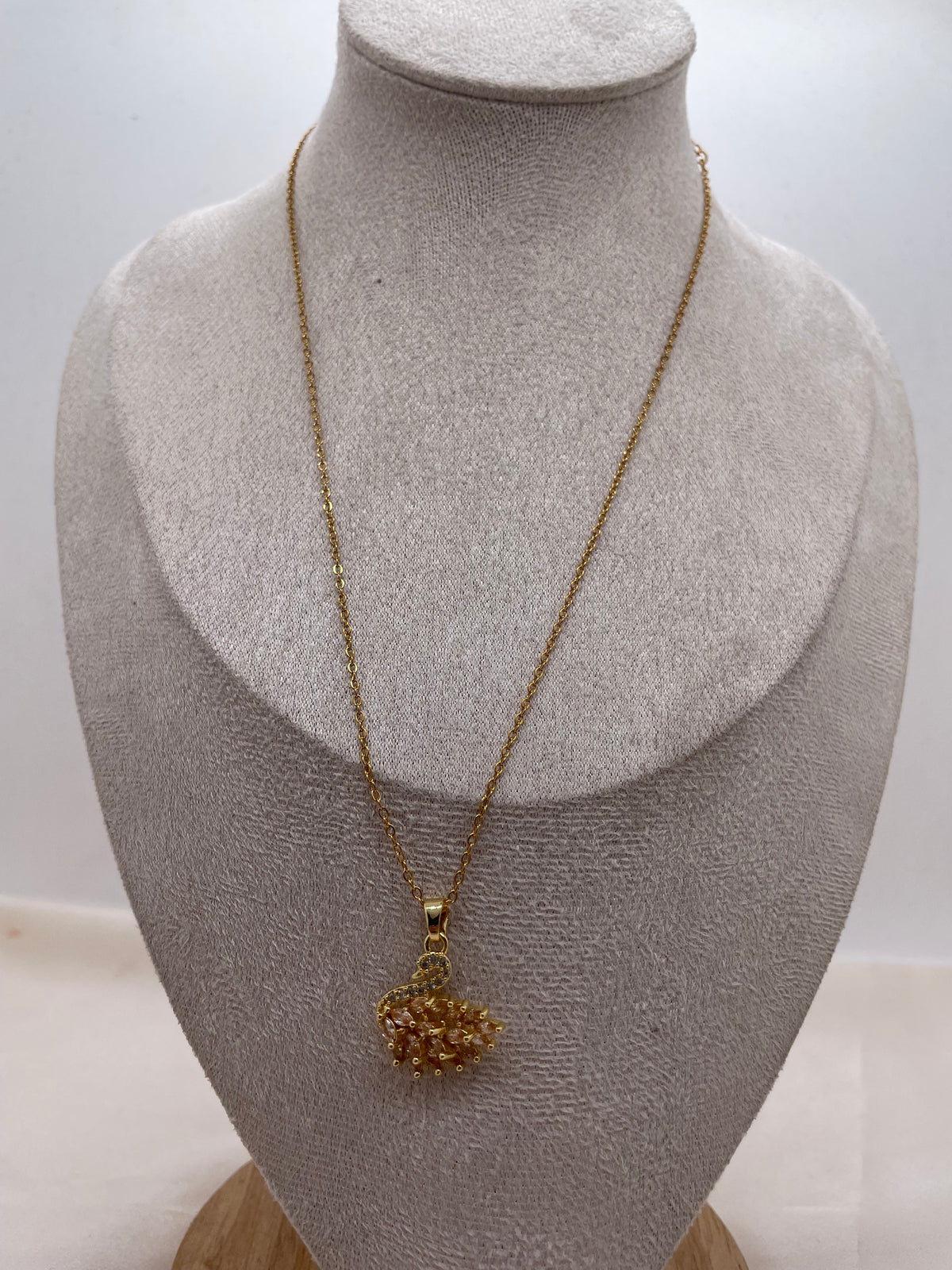 Glam Swan Necklace 2