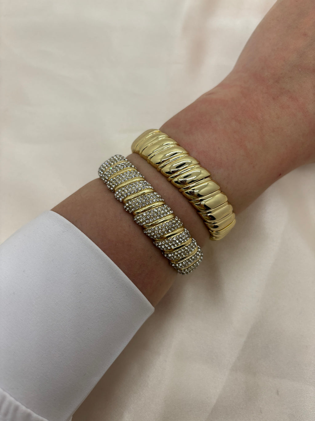 Elastic vintage bangle