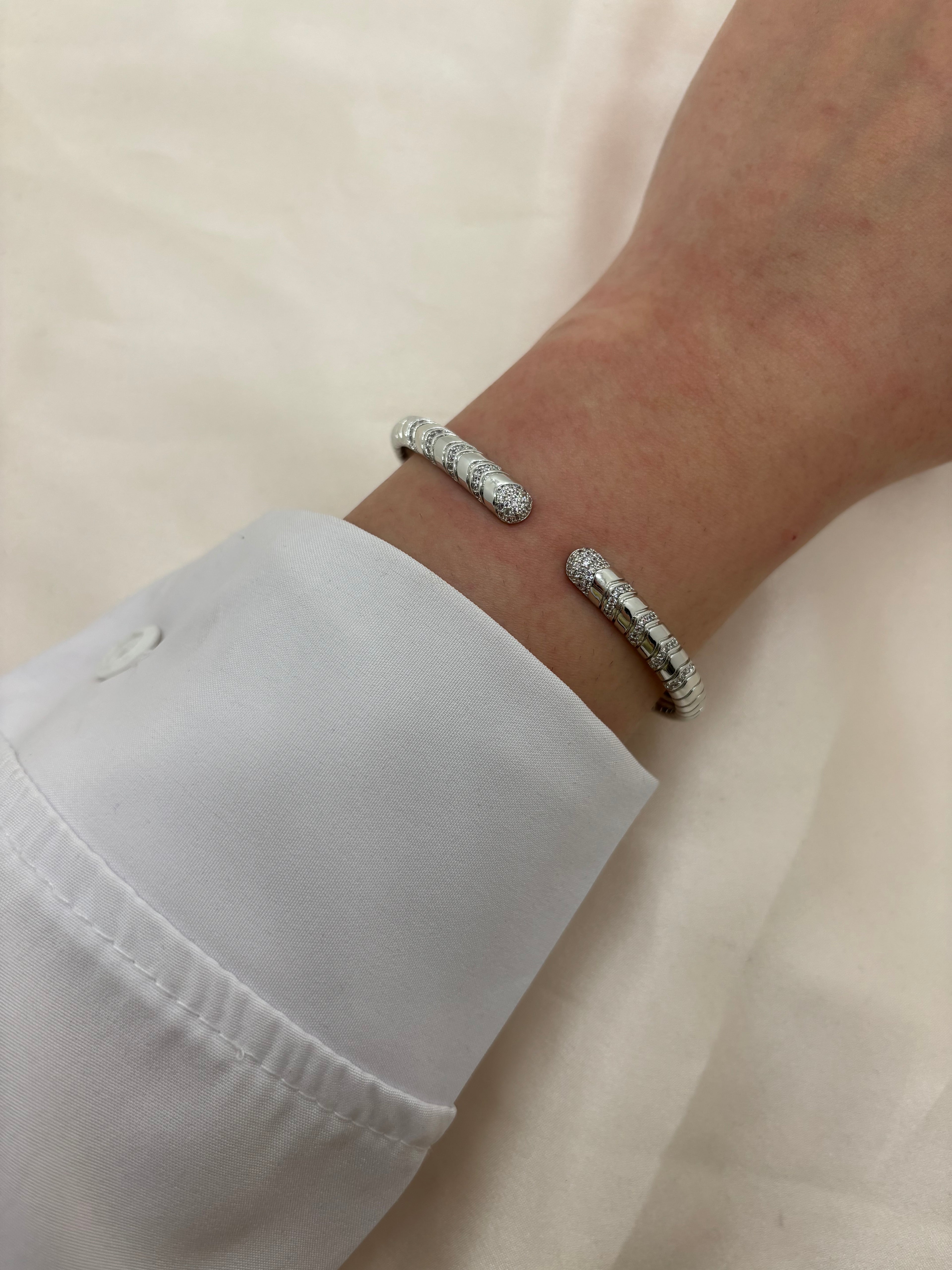 Minimal bangle with zircon