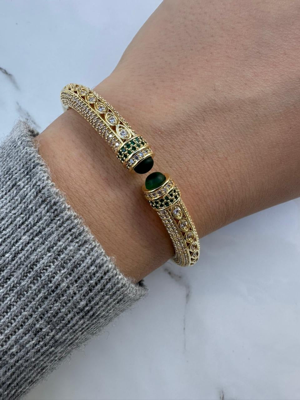 Unique bangle zircon