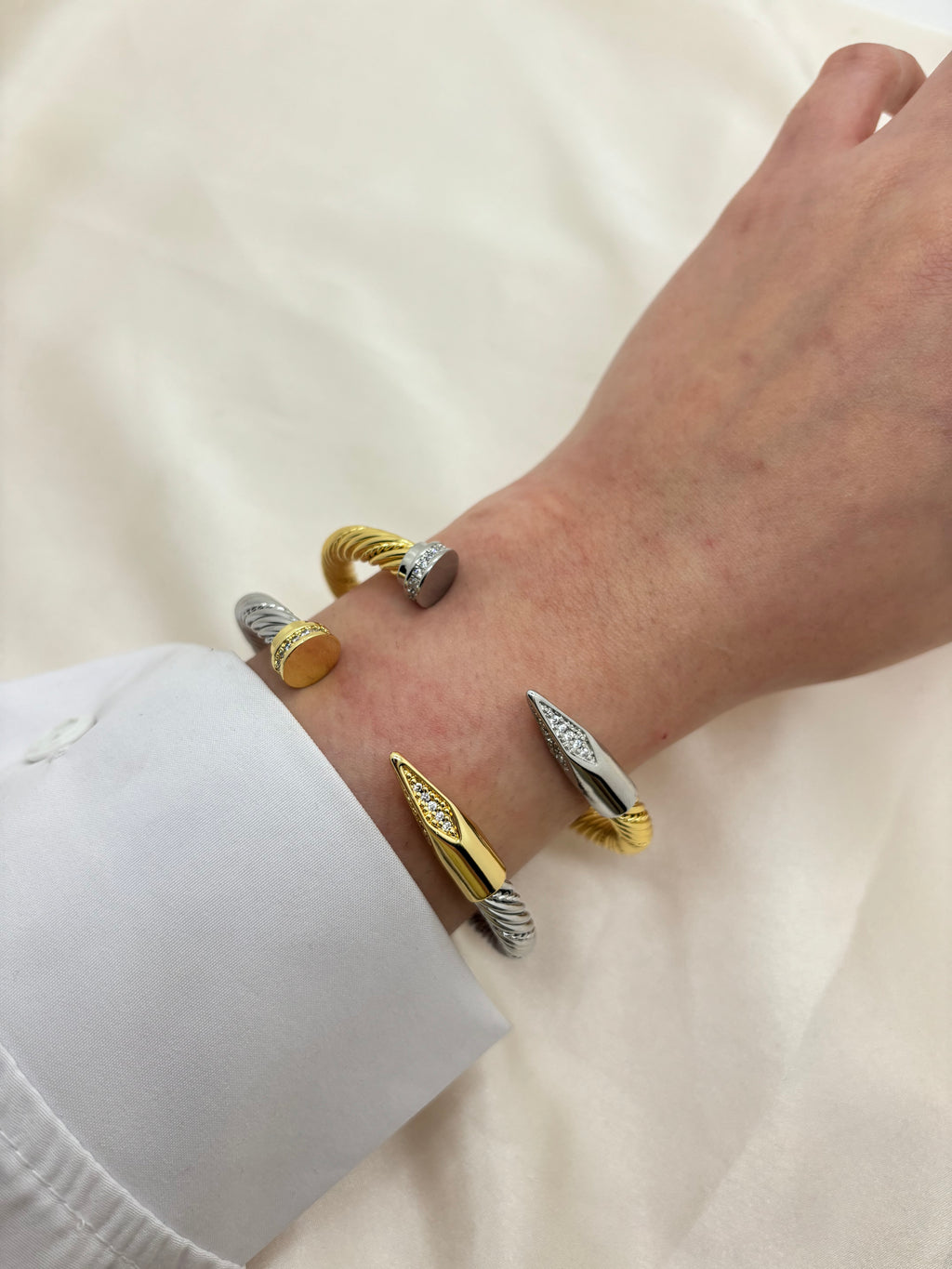 Arrow zircon bangle