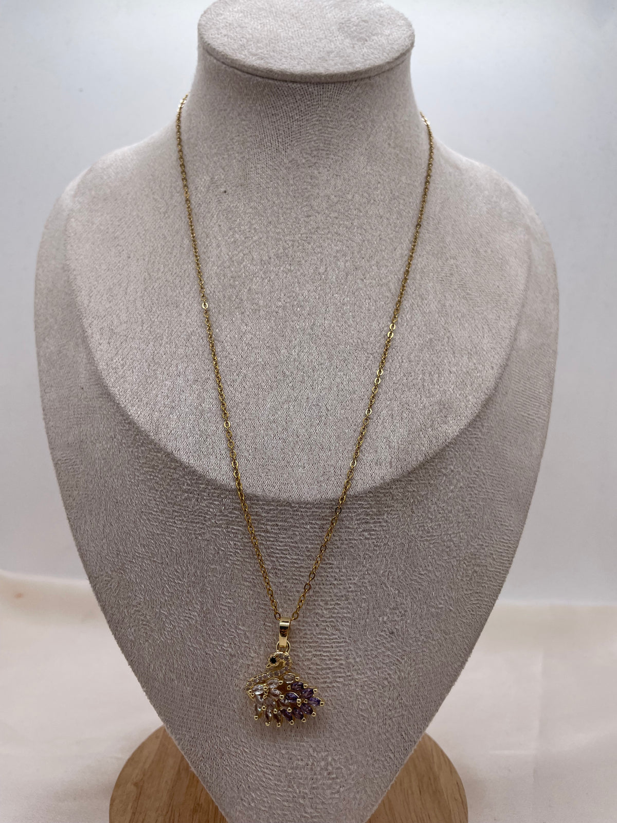 Glam Swan Necklace 2