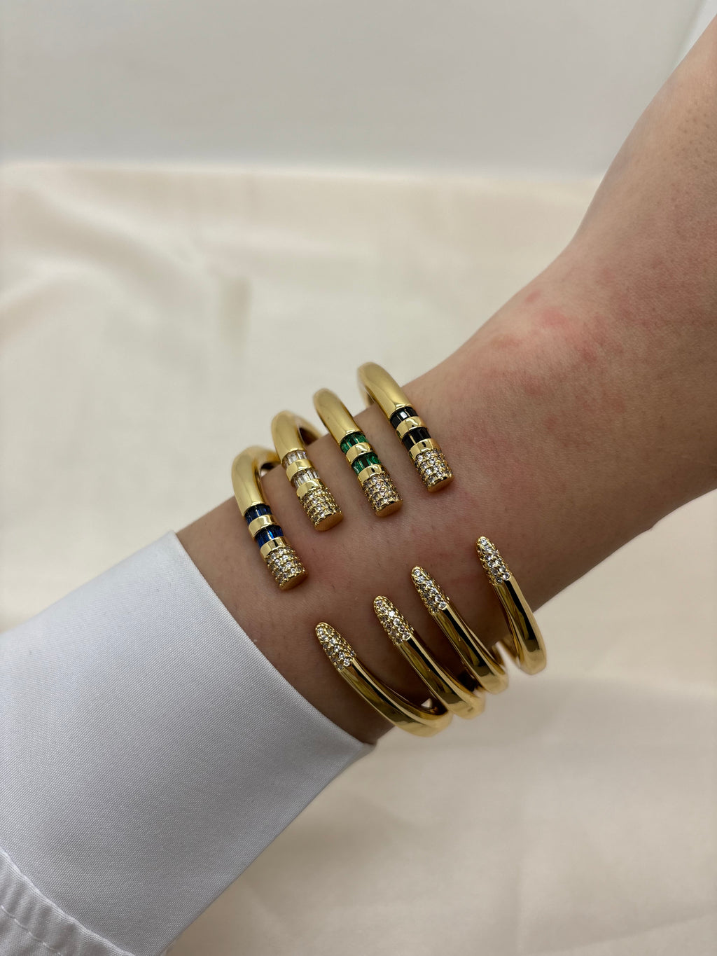 Pin colorful bangle