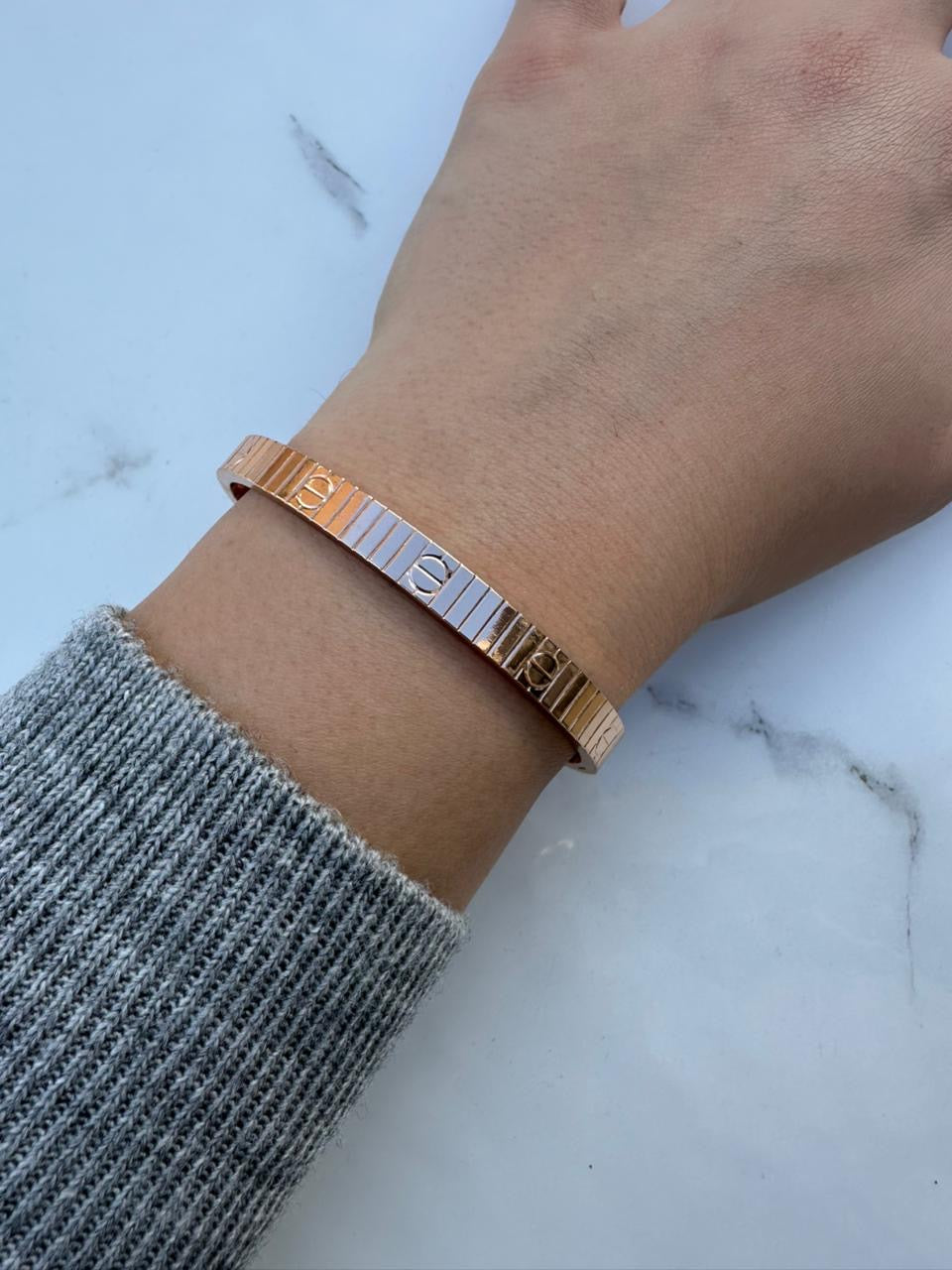 Trendy Cartier love bangle