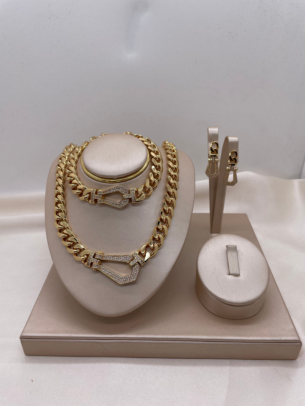 Zircon Chain Set