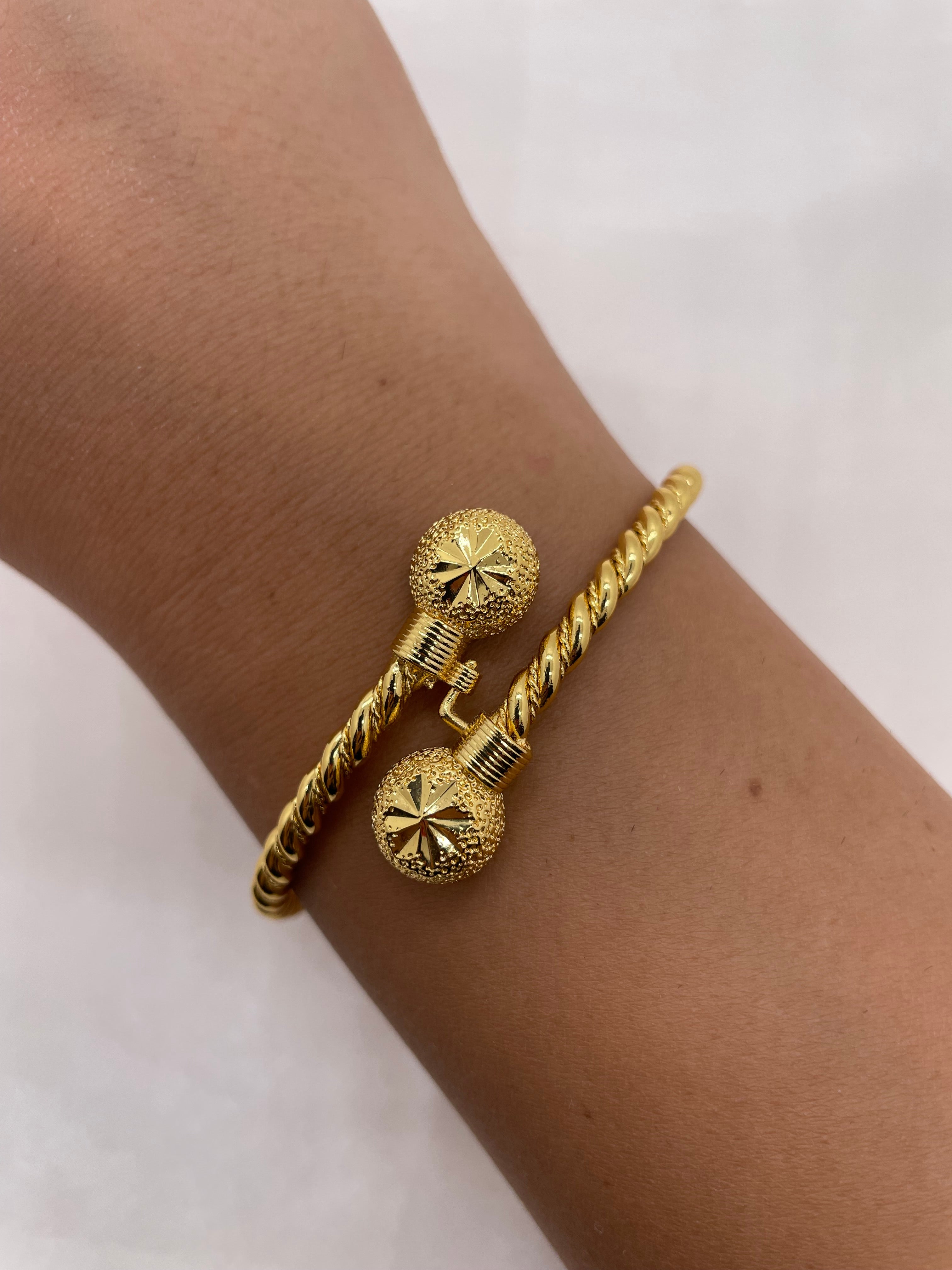 Mabrume crafted knot