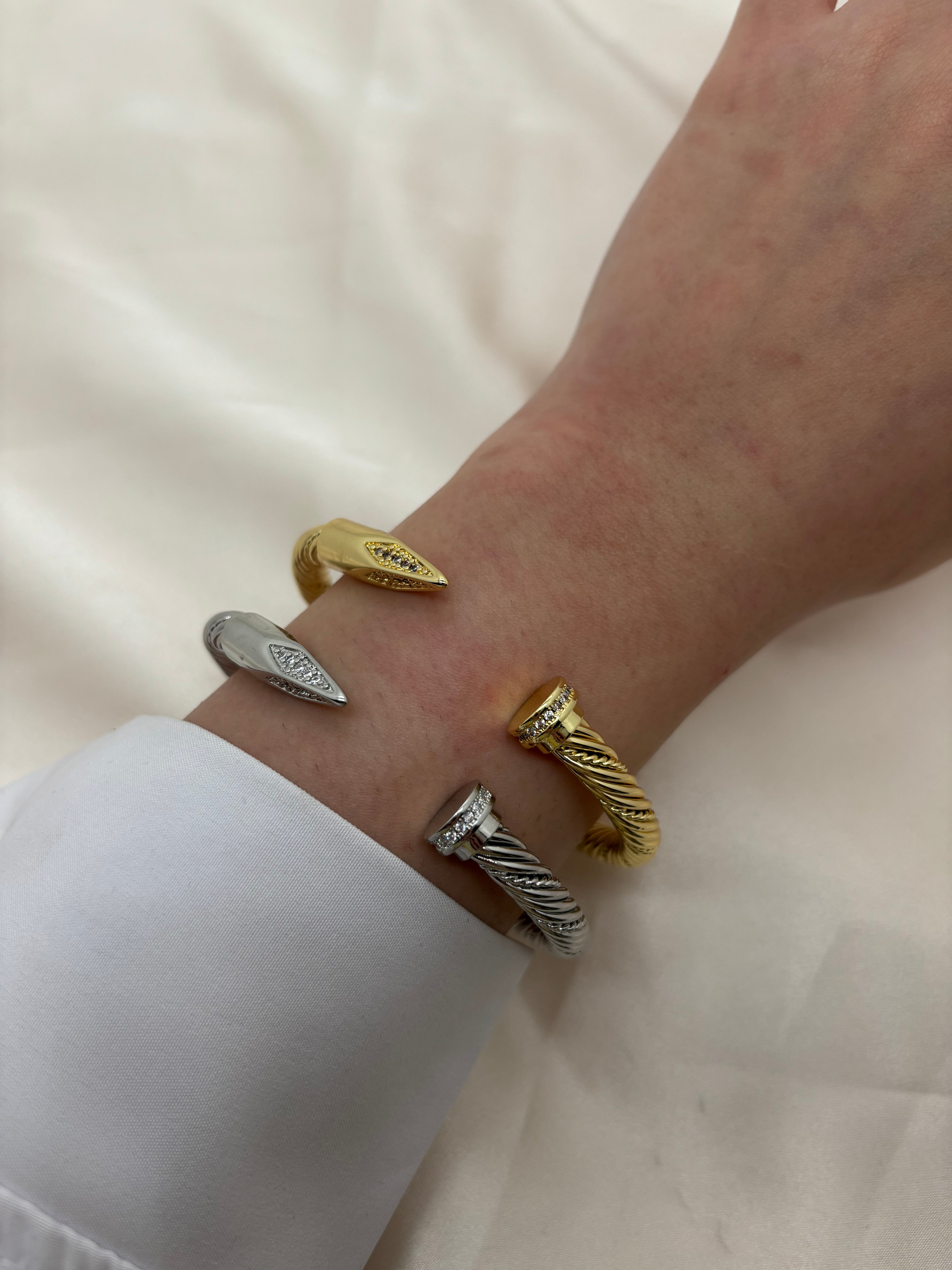 Arrow zircon bangle