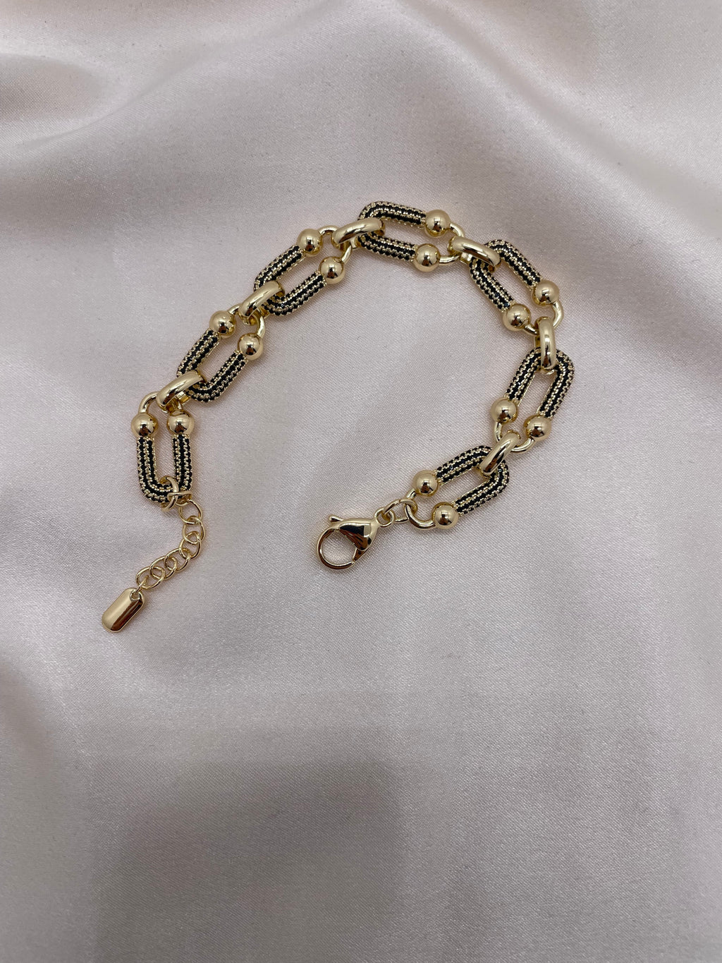 Minimal Bracelet 002