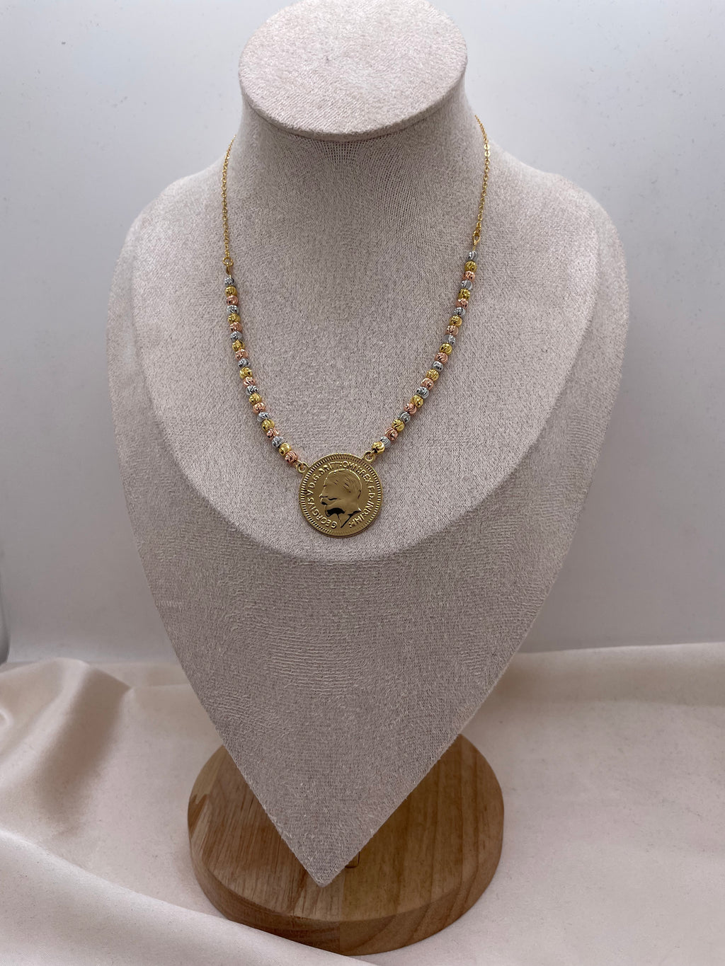 Lira Necklace
