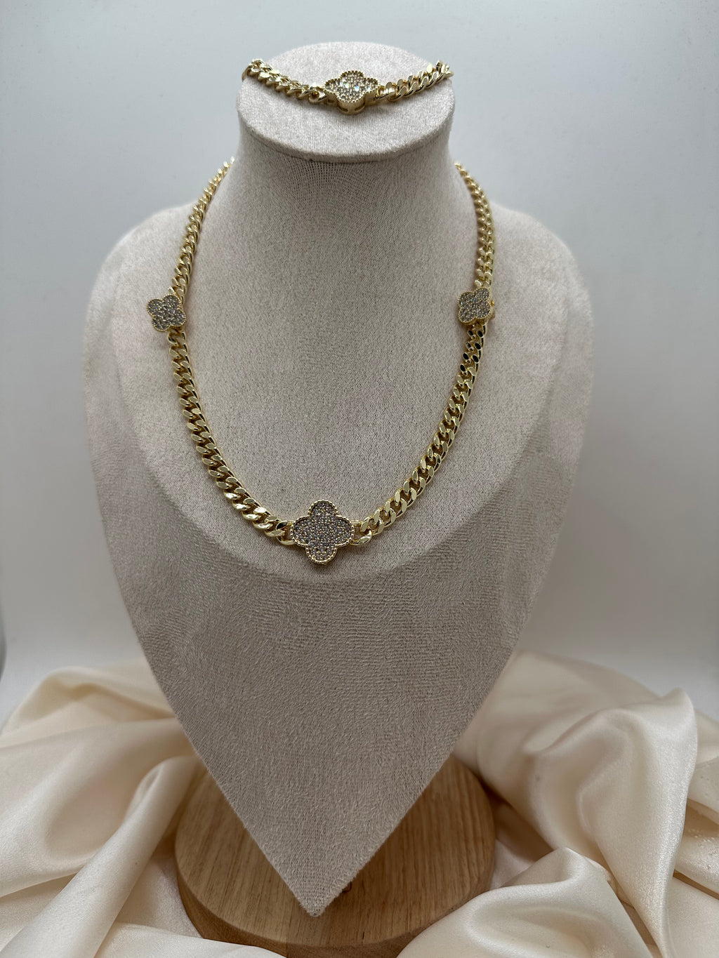 Bella Chain Set