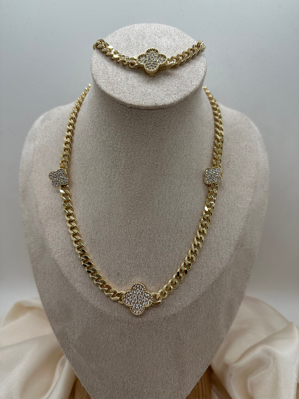 Bella Chain Set