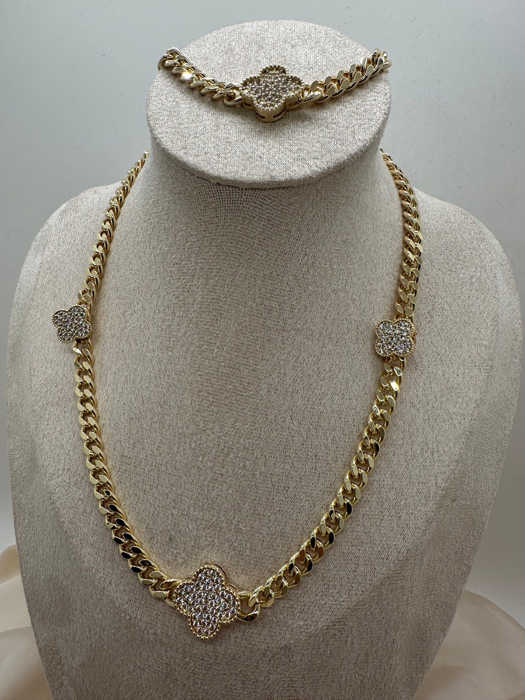 Bella Chain Set
